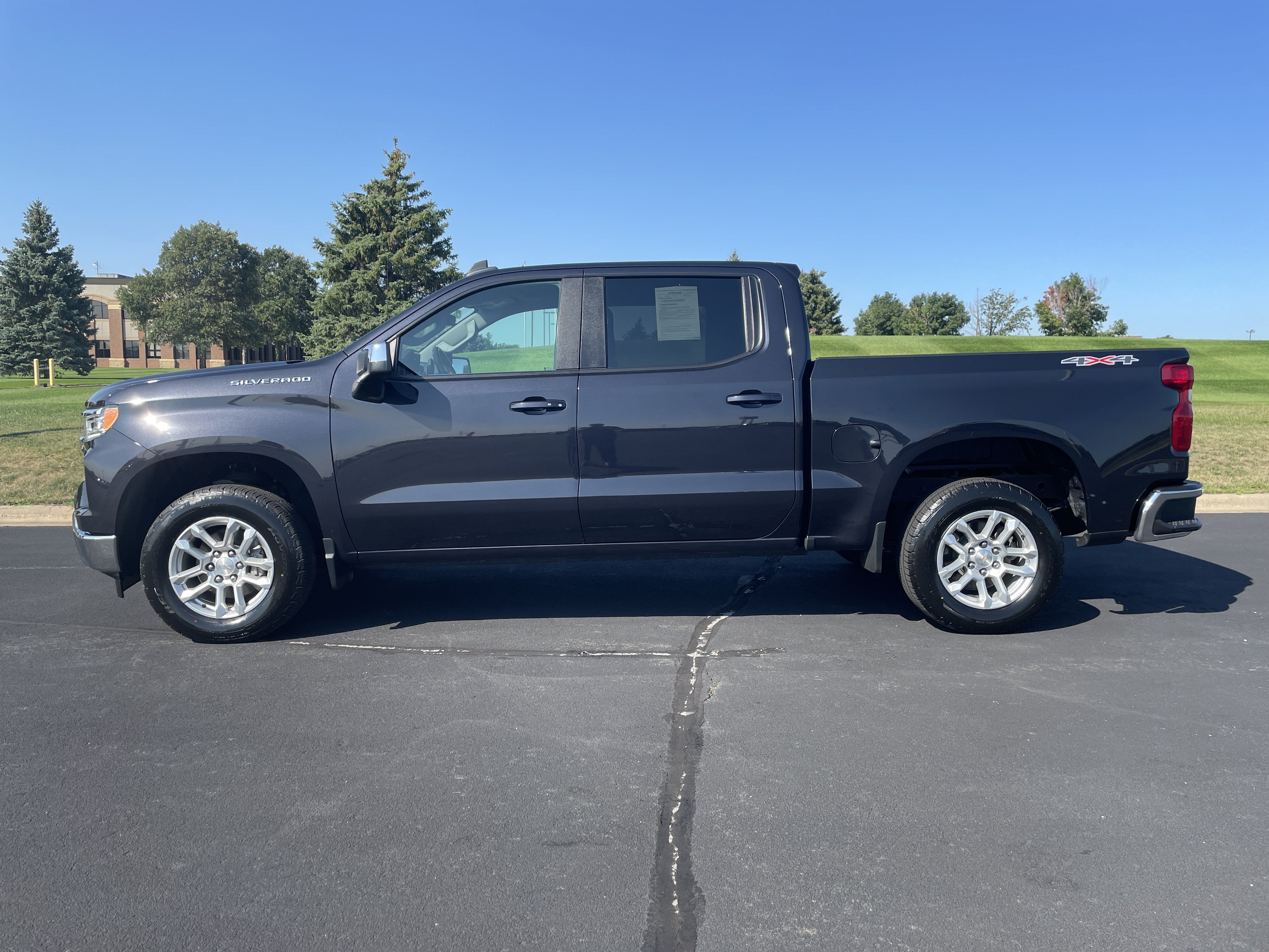 Used 2024 Chevrolet Silverado 1500 LT with VIN 1GCPDKEK3RZ284287 for sale in Belle Plaine, Minnesota