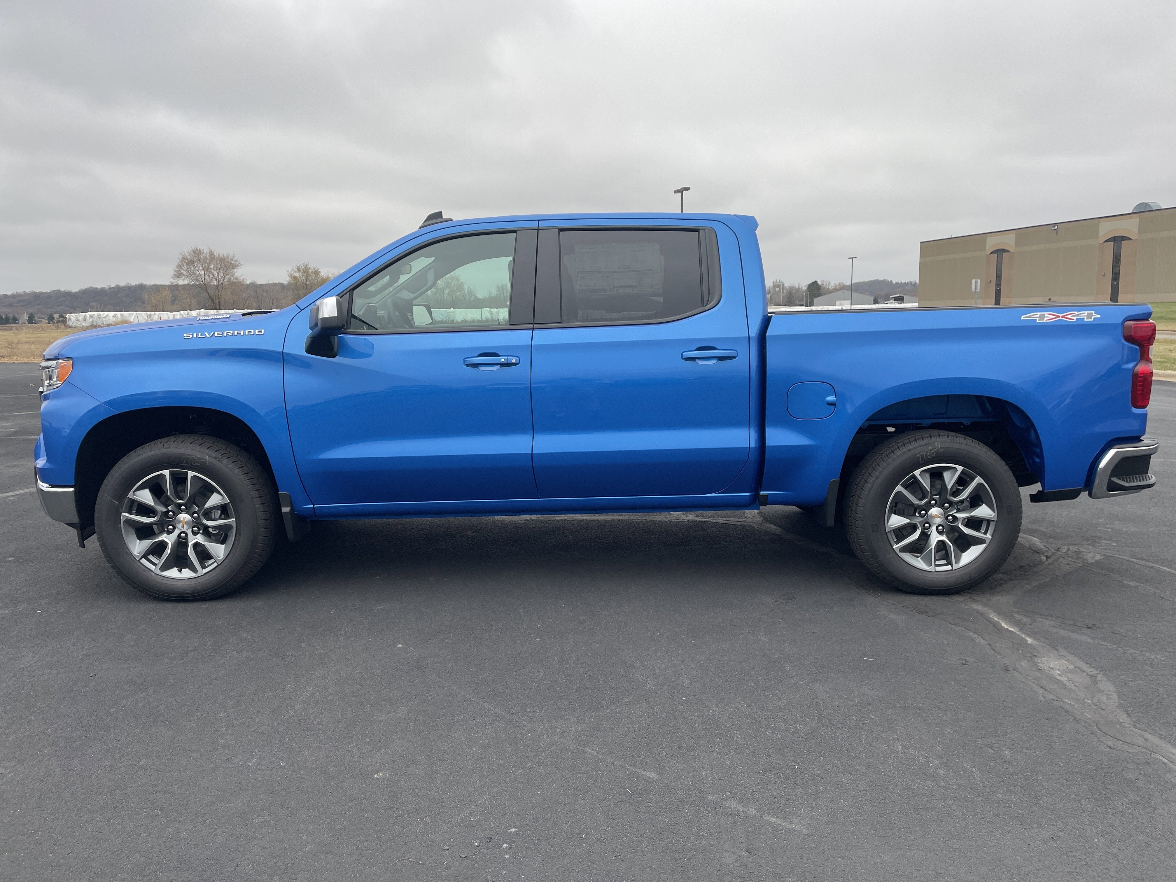 2026 Chevrolet Silverado 1500 LT (2FL)