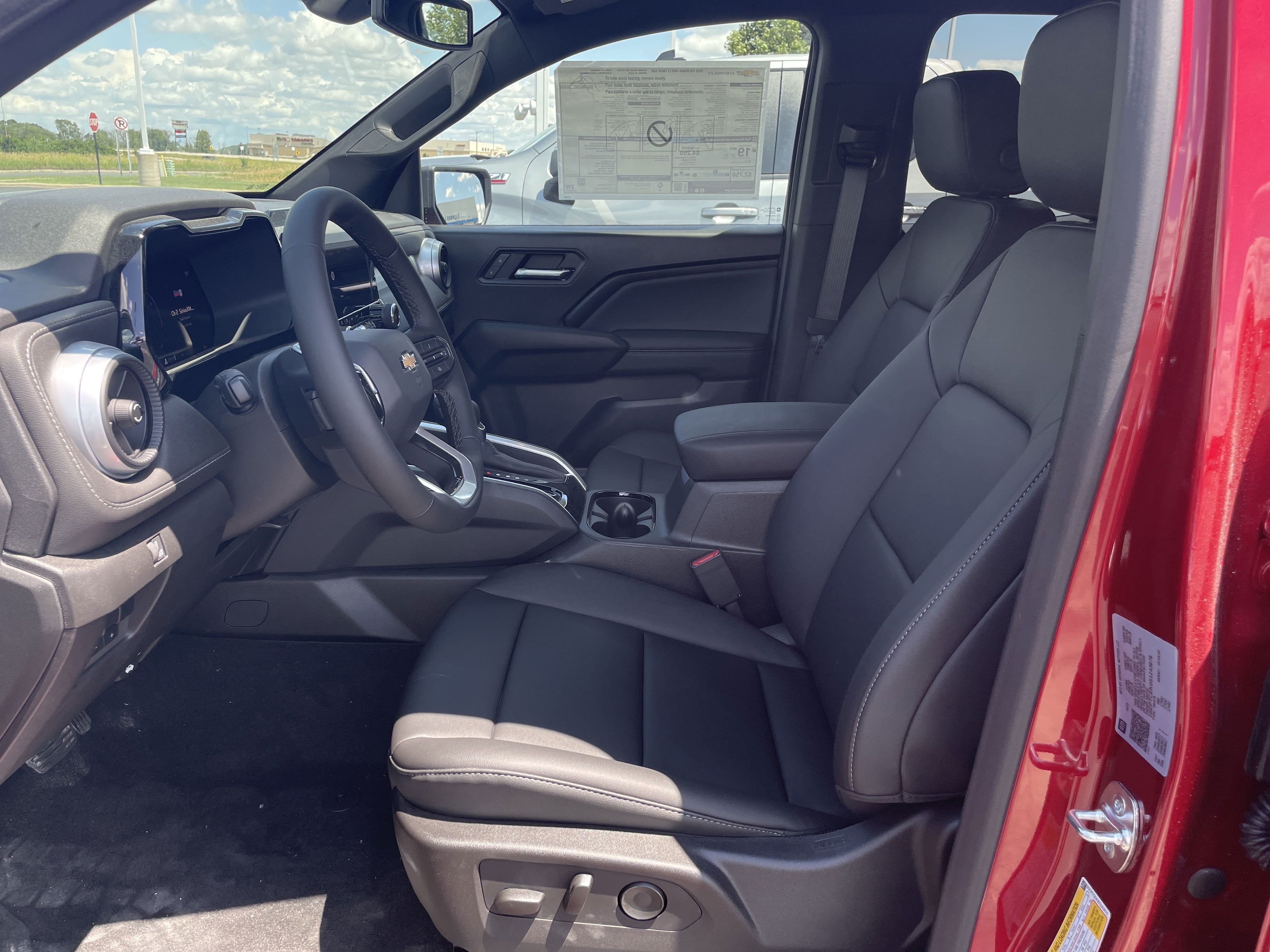 2025 Chevrolet Colorado WT/LT