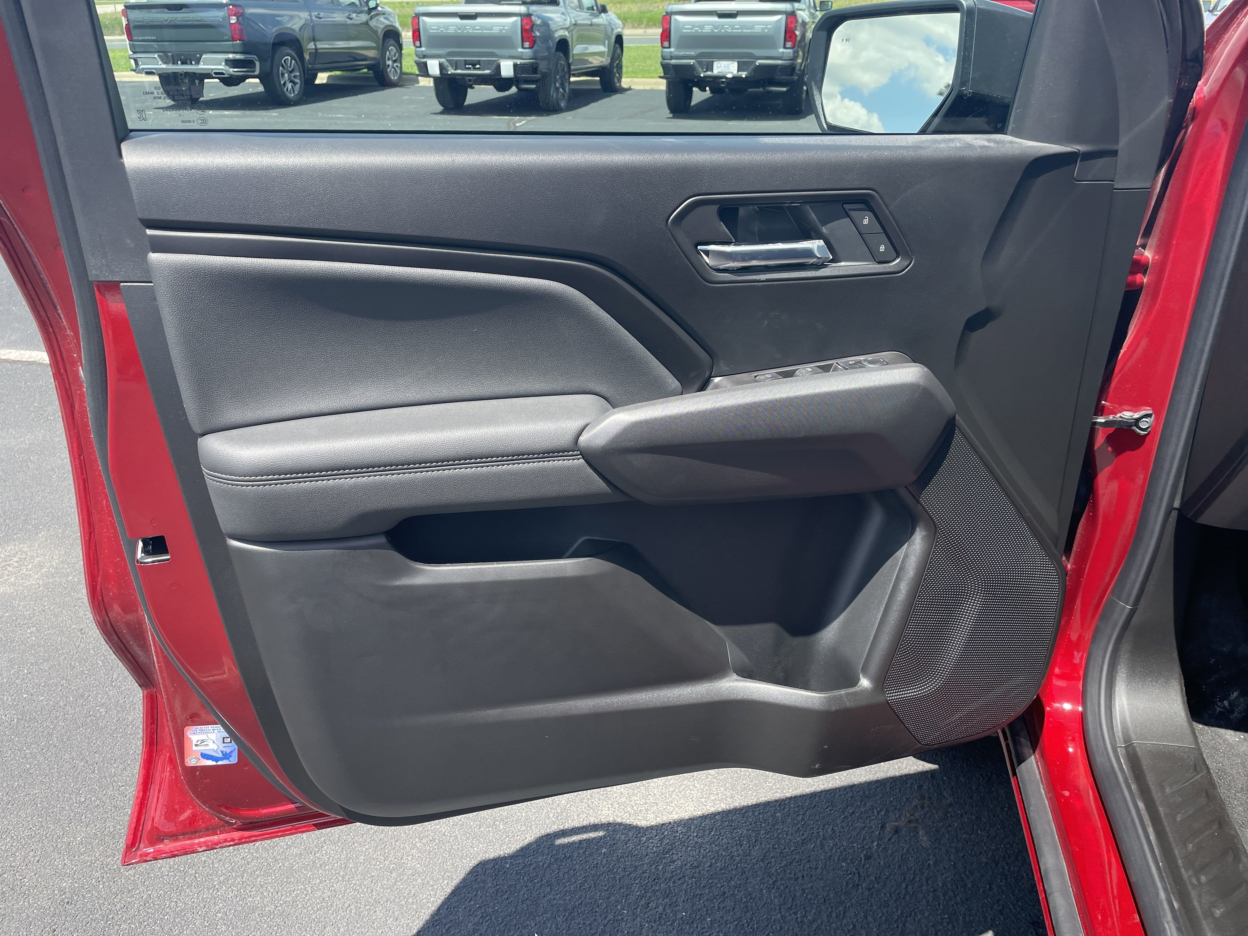 2025 Chevrolet Colorado WT/LT