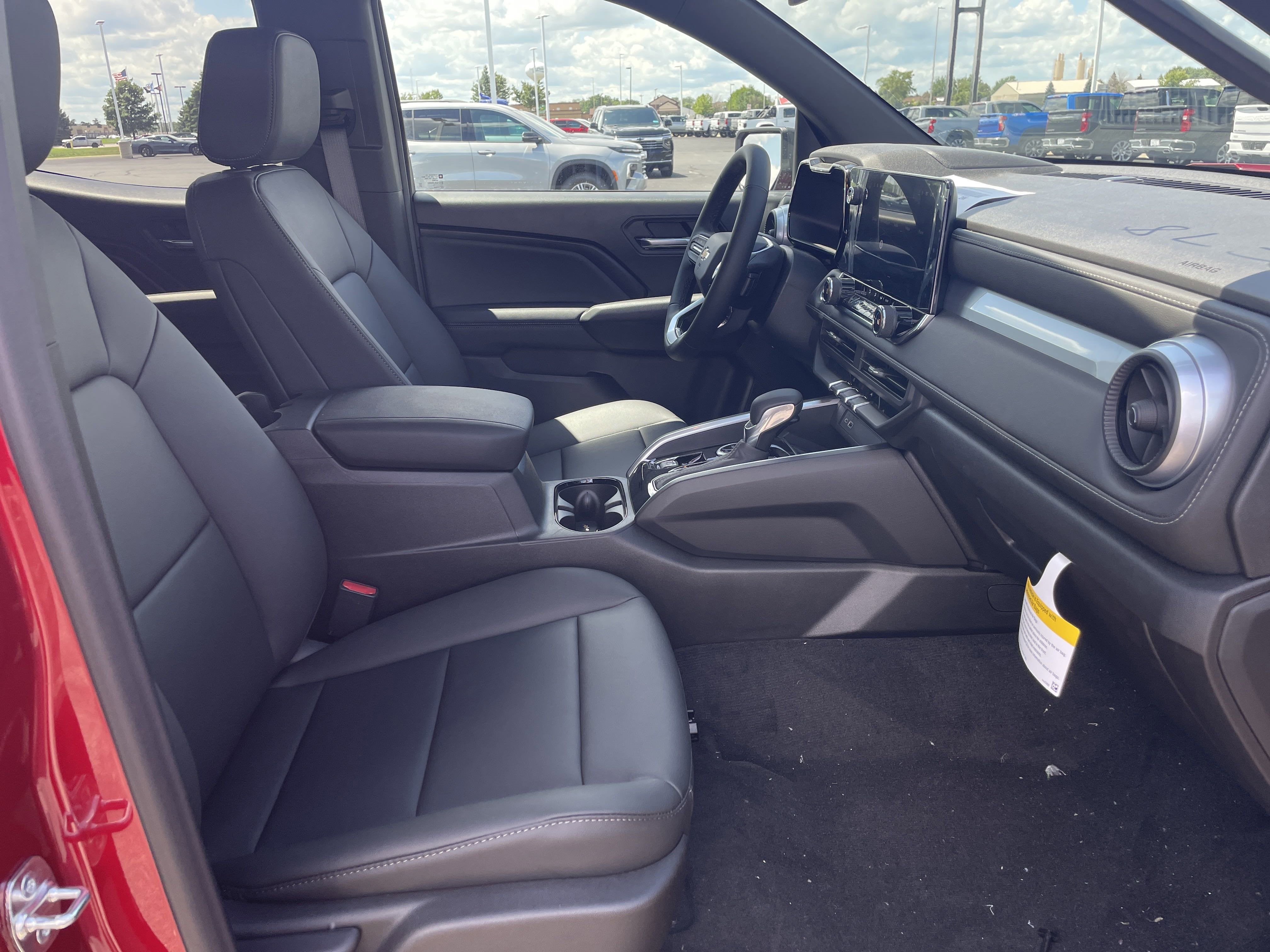 2025 Chevrolet Colorado WT/LT