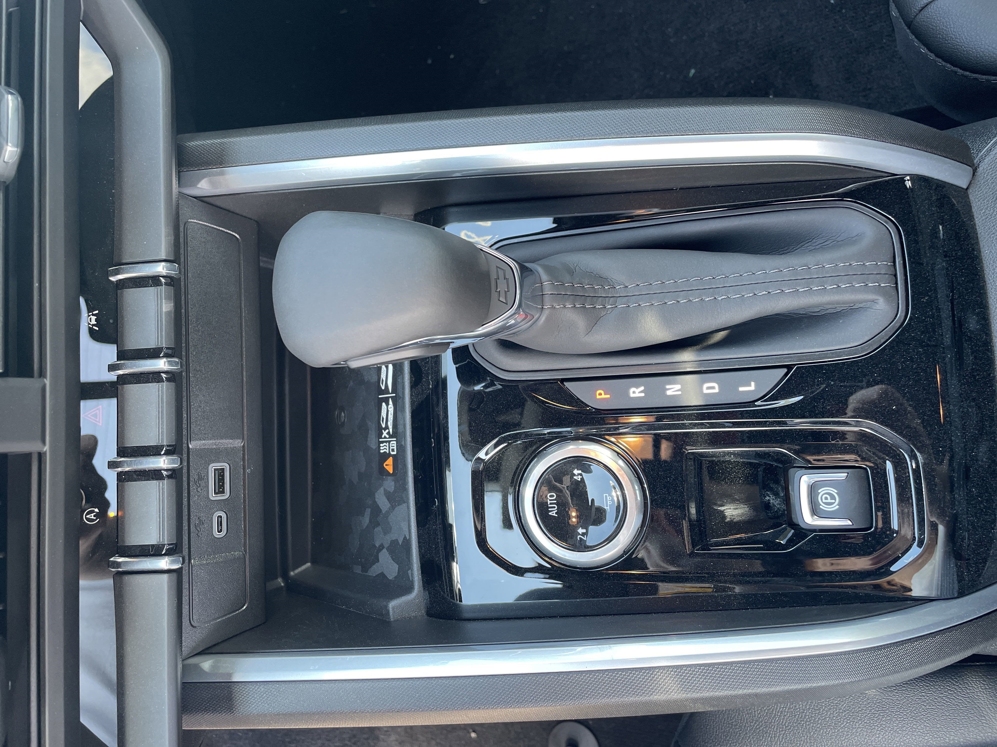 2025 Chevrolet Colorado WT/LT