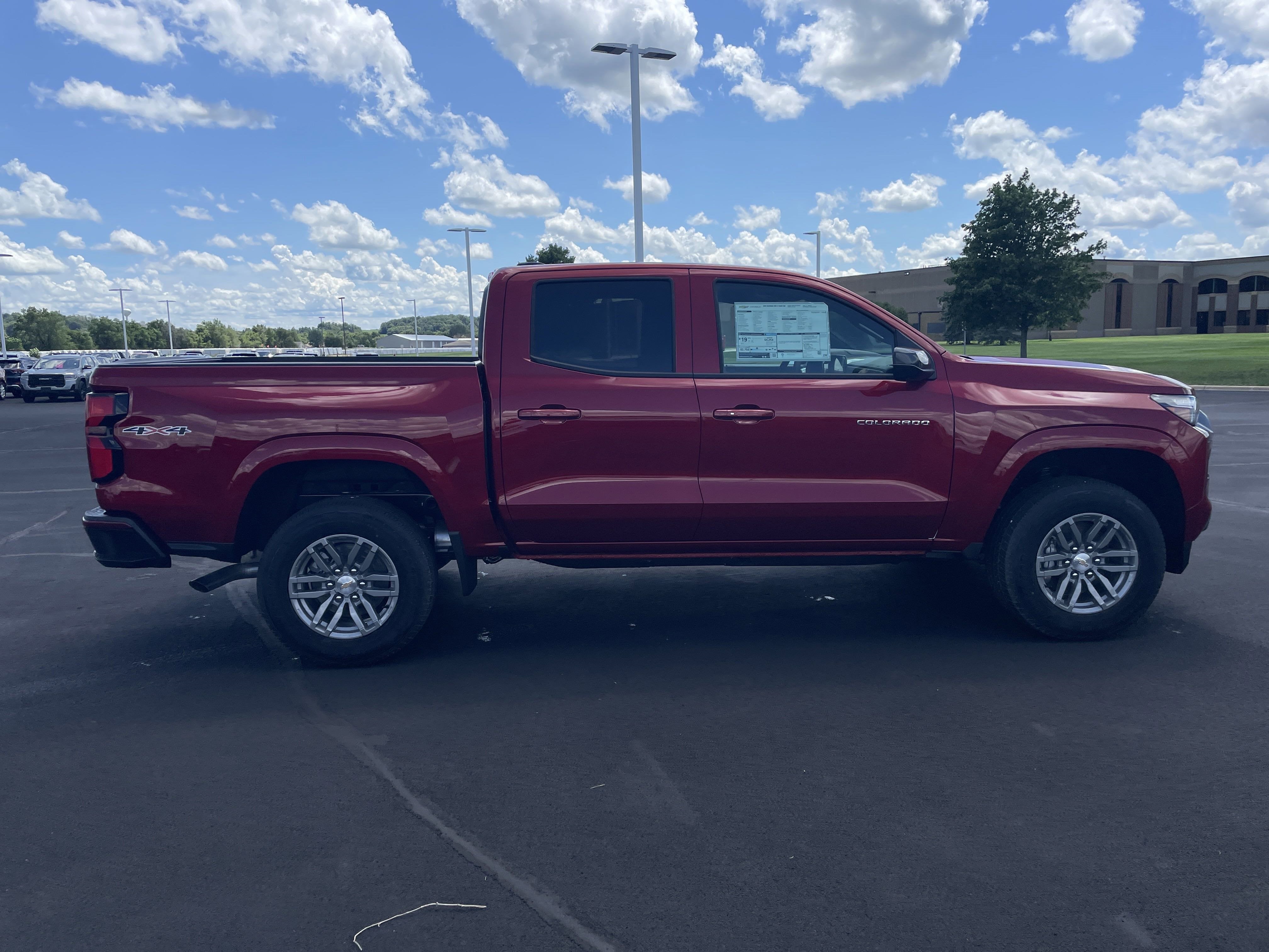 2025 Chevrolet Colorado WT/LT