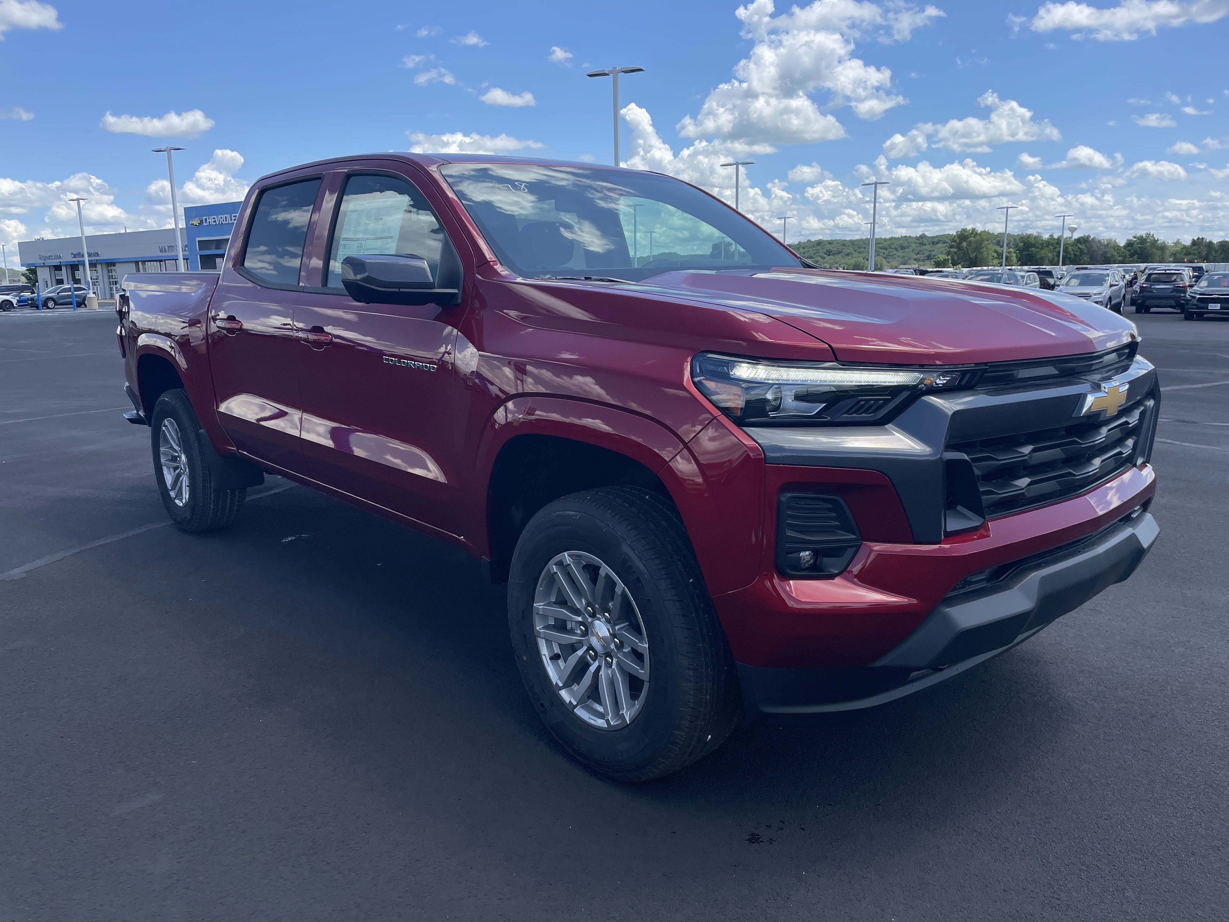 2025 Chevrolet Colorado WT/LT