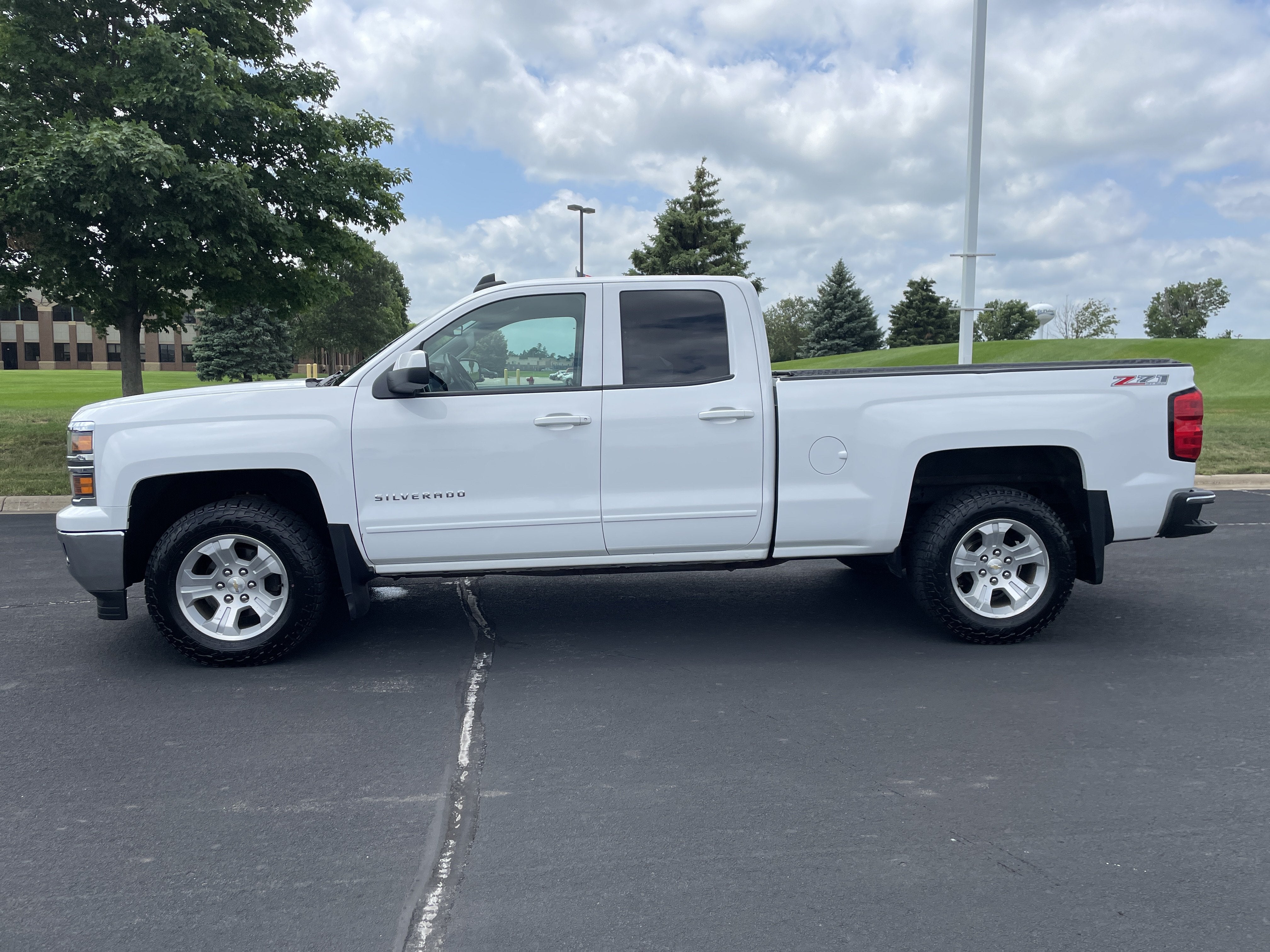 Used 2015 Chevrolet Silverado 1500 LT with VIN 1GCVKREC0FZ436438 for sale in Belle Plaine, Minnesota