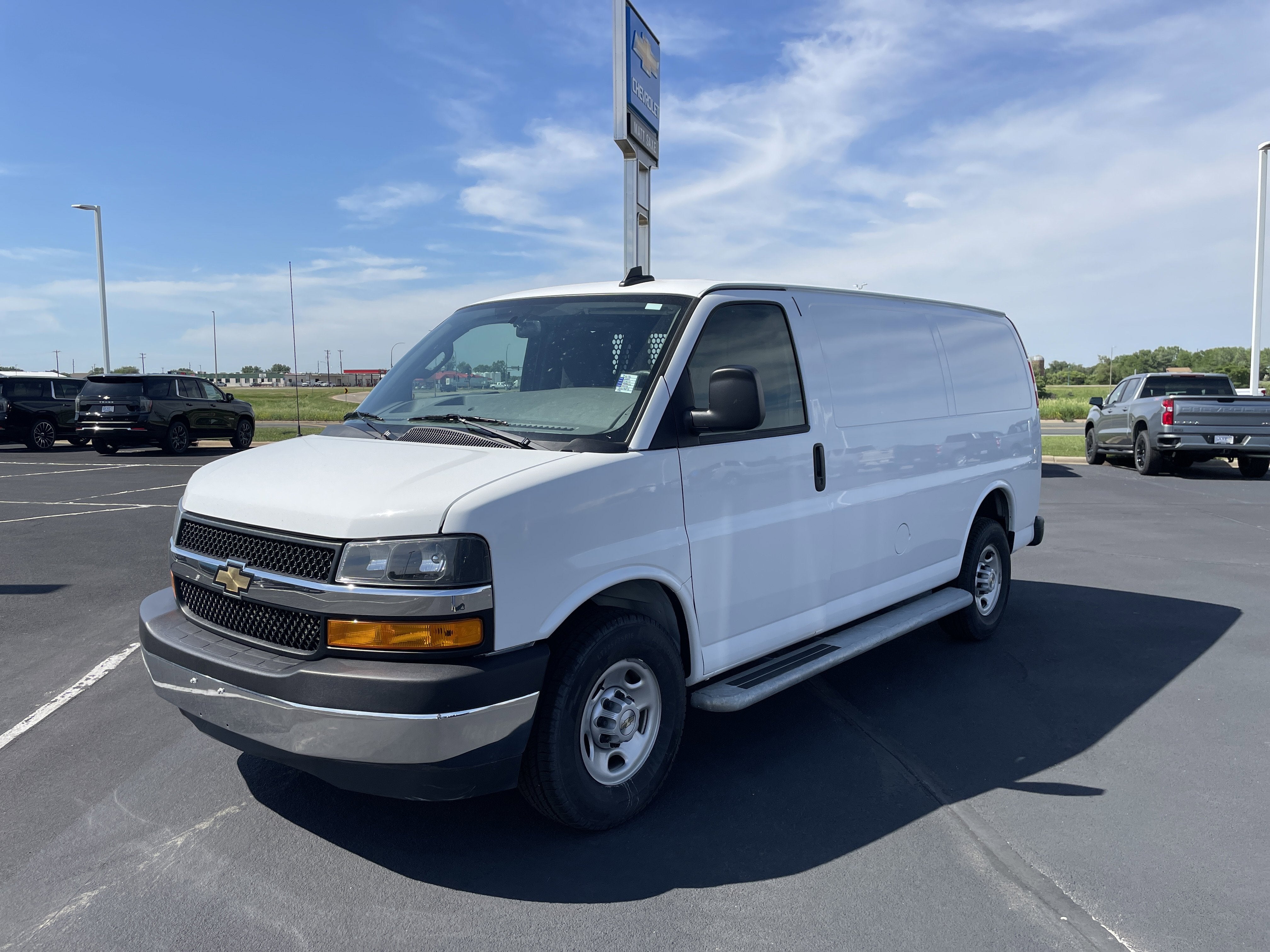 2024 Chevrolet Express 2500 Work Van HD's photo