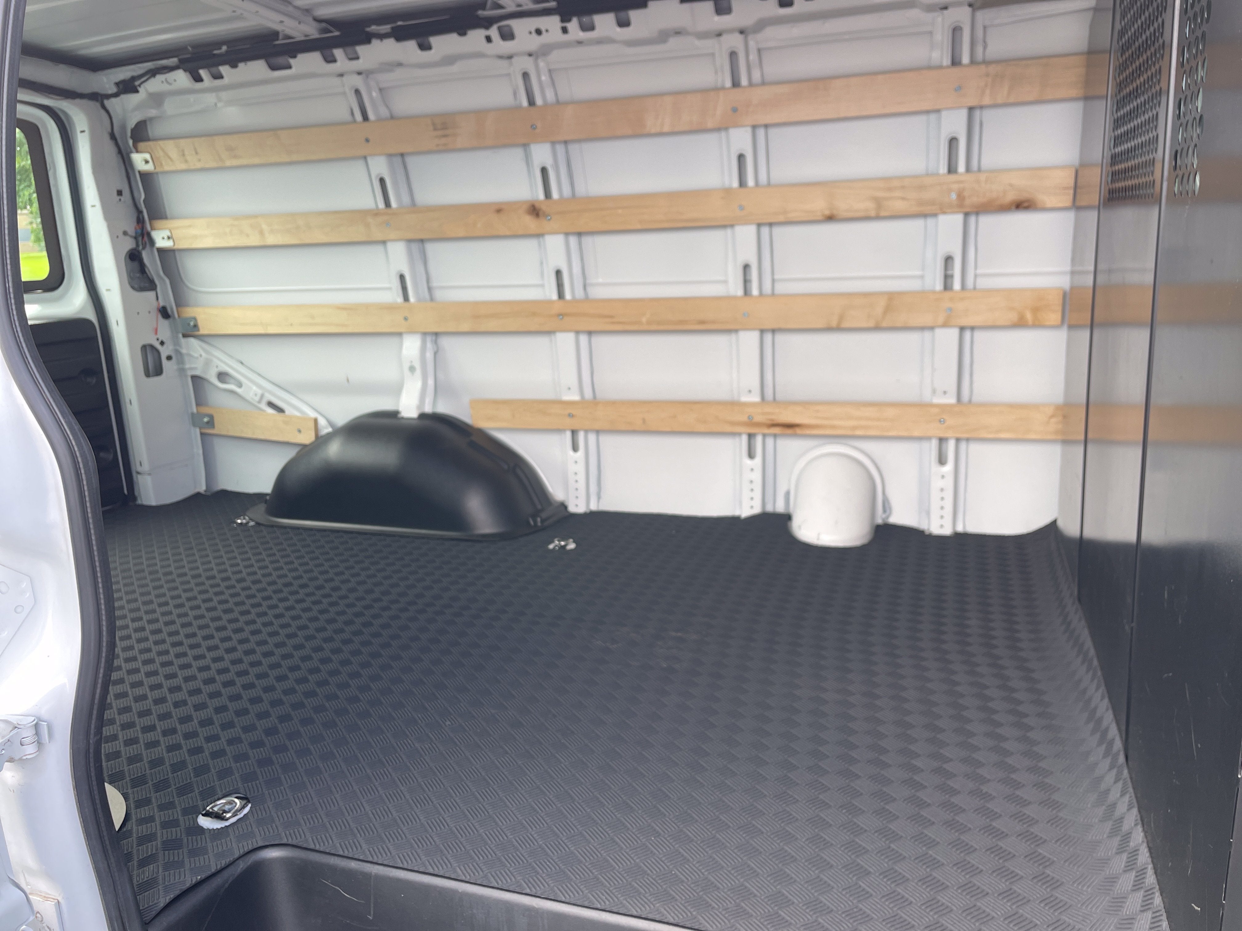 2024 Chevrolet Express Cargo 2500 WT