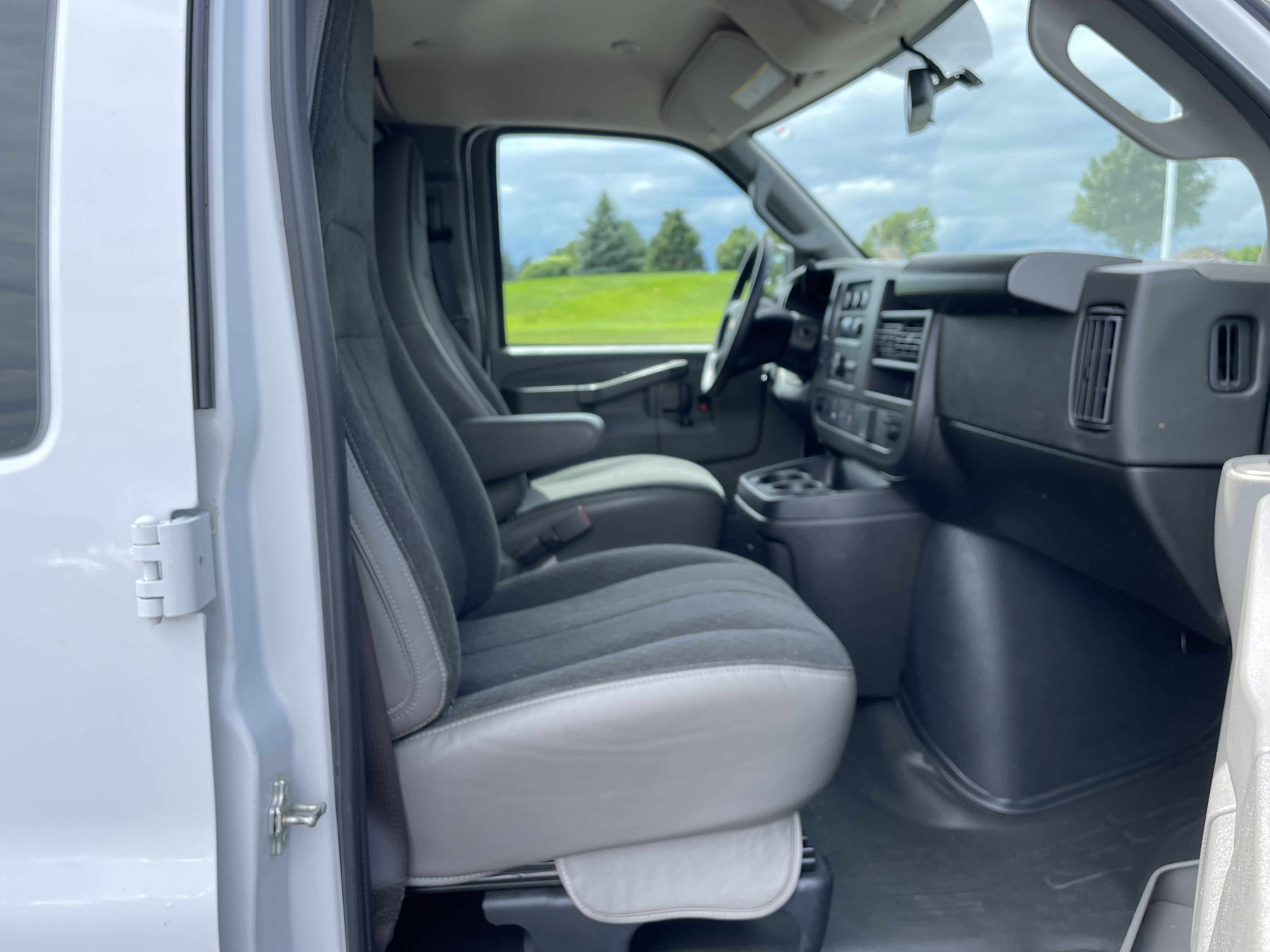 2024 Chevrolet Express Cargo 2500 WT