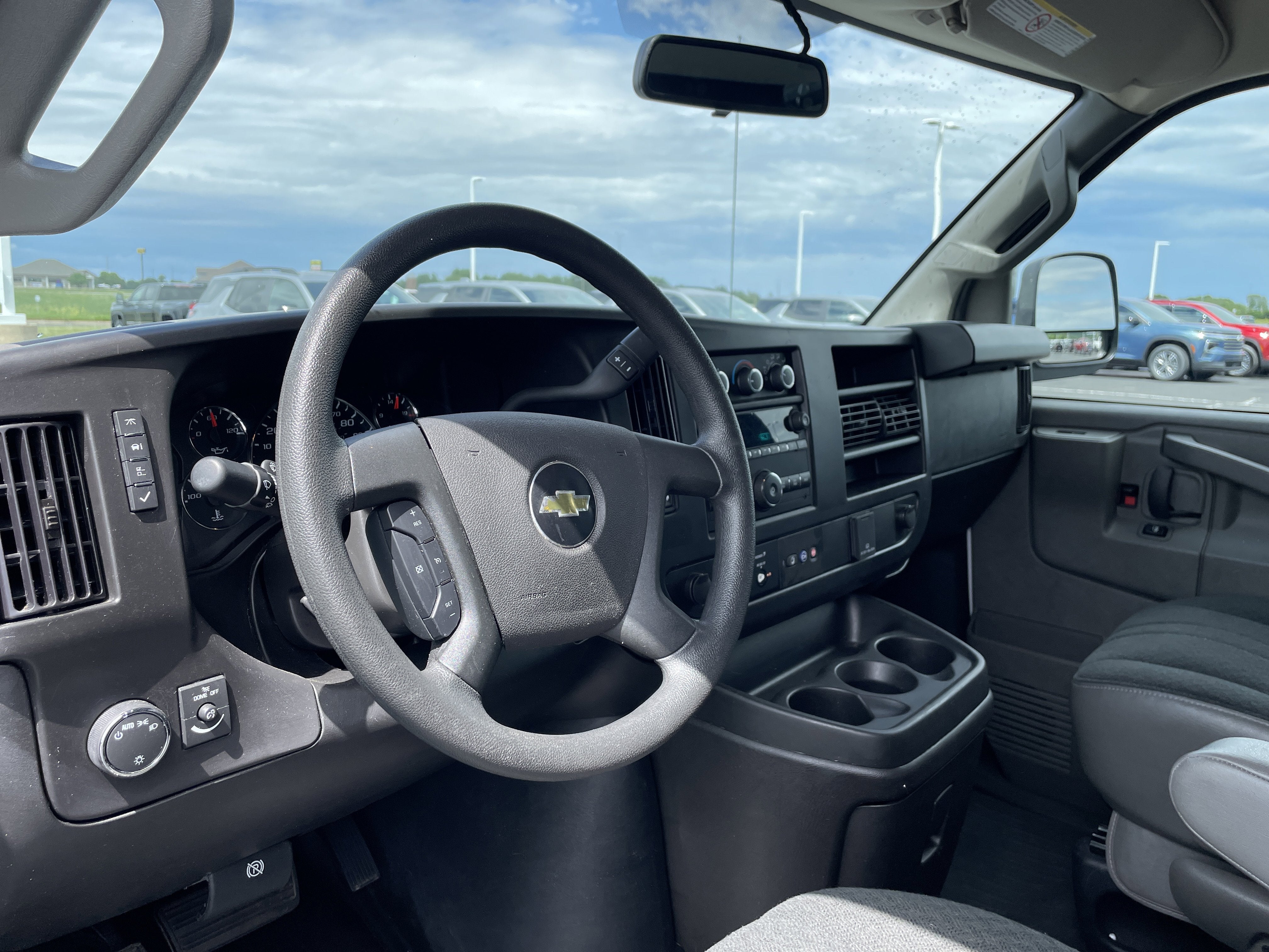 2024 Chevrolet Express Cargo 2500 WT