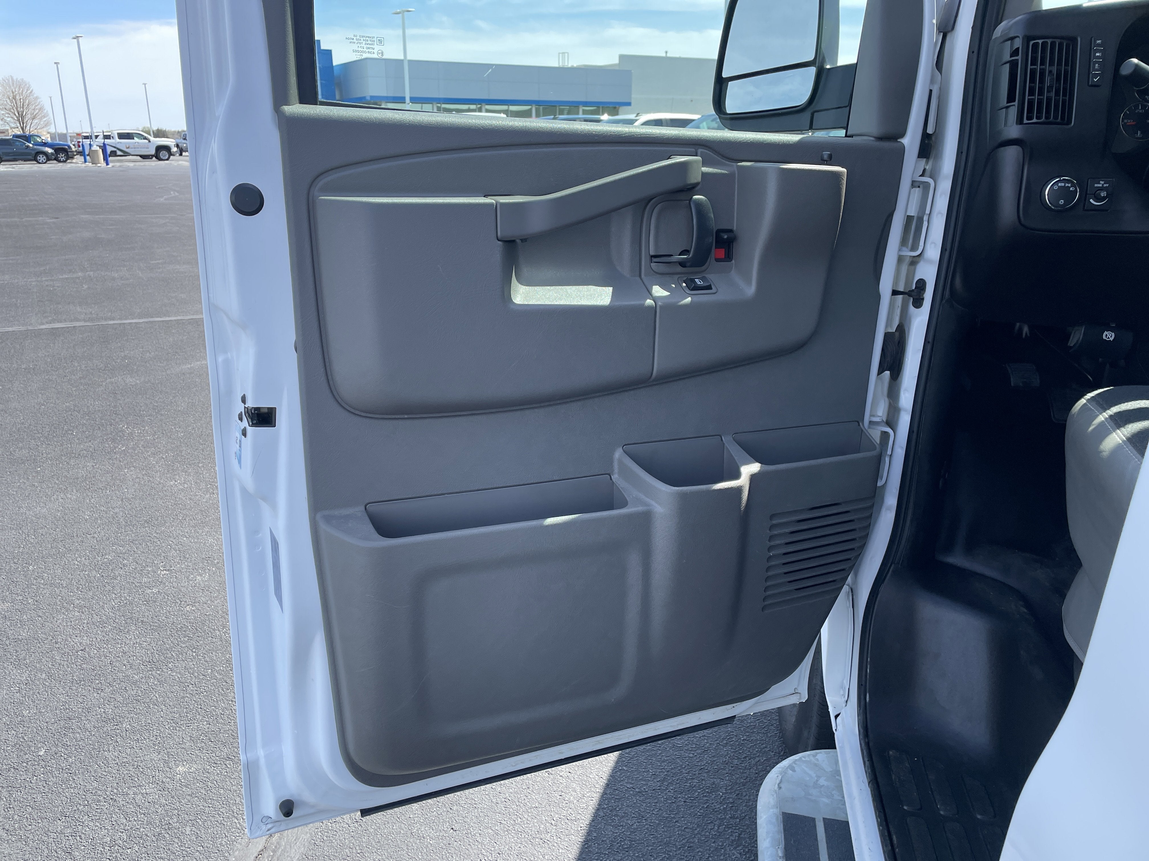 2024 Chevrolet Express Cargo 2500 WT