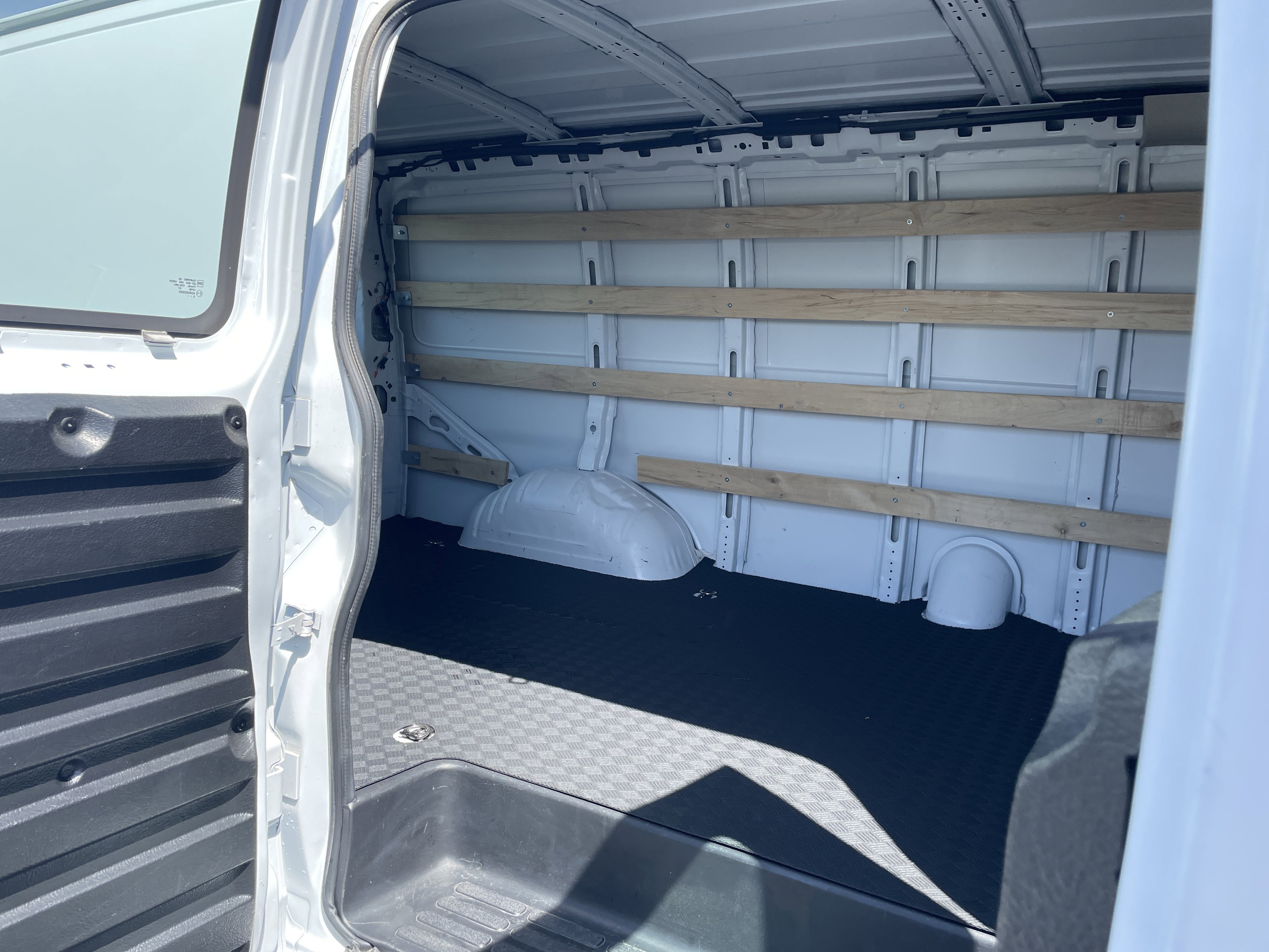 2024 Chevrolet Express Cargo Work Van - Photo 21