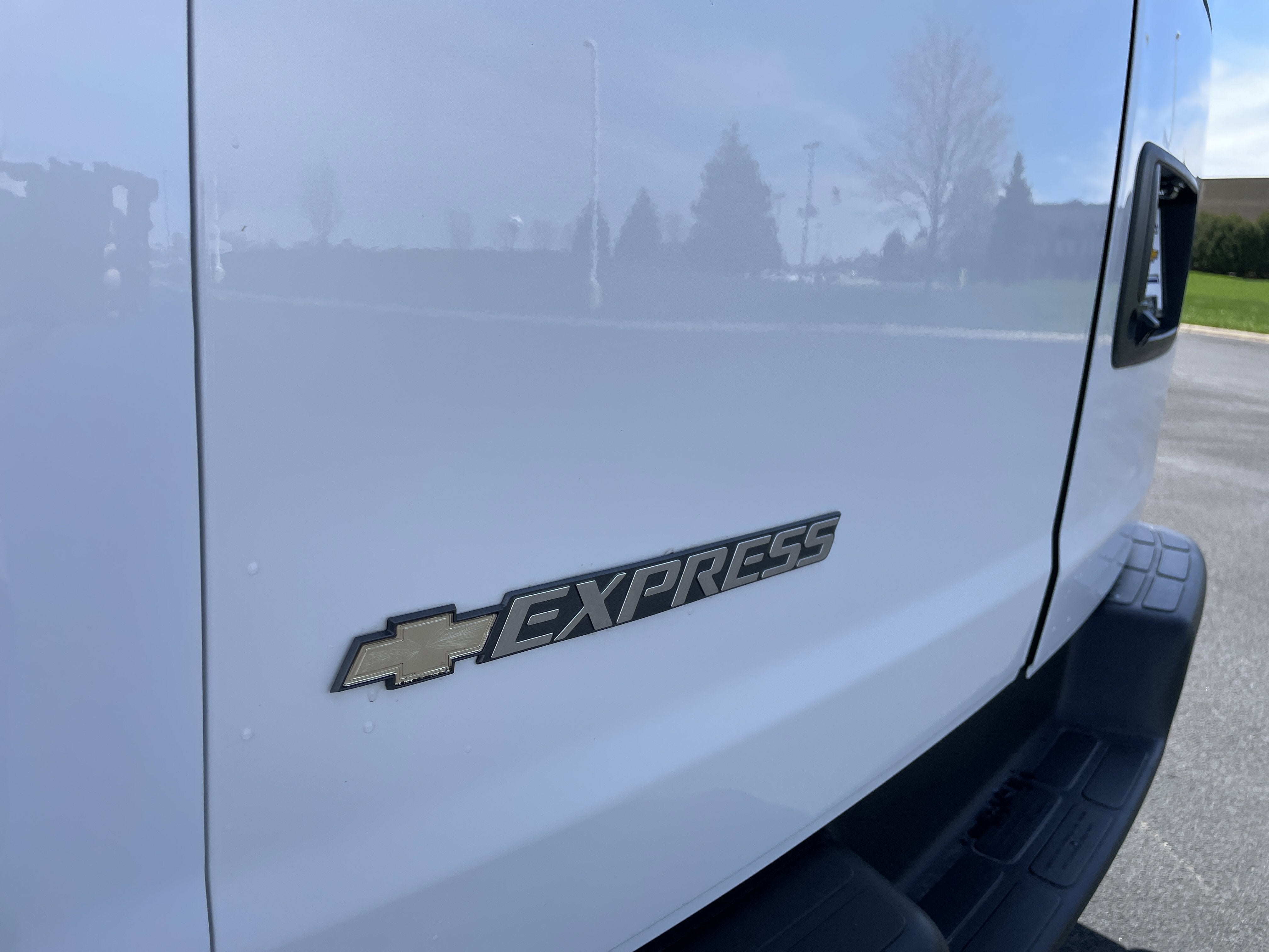 2024 Chevrolet Express Cargo Work Van - Photo 25