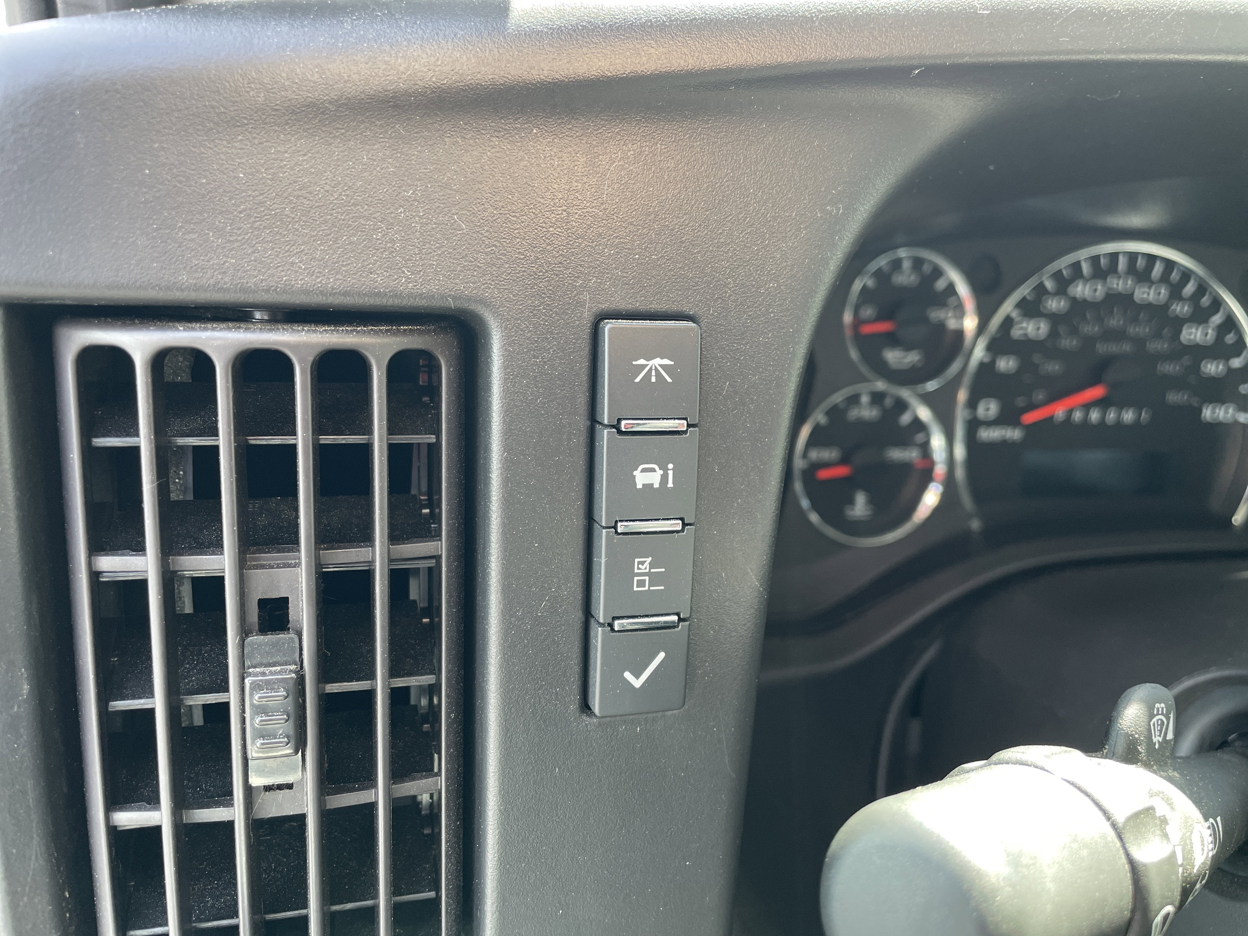 2024 Chevrolet Express Cargo Work Van - Photo 27