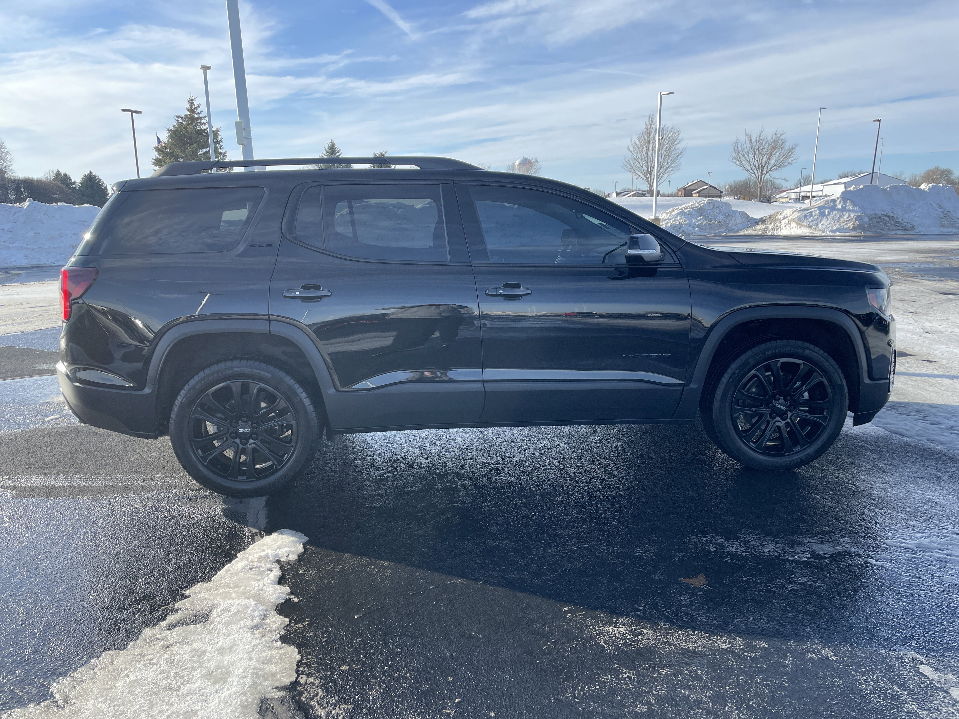 2023 GMC Acadia SLE