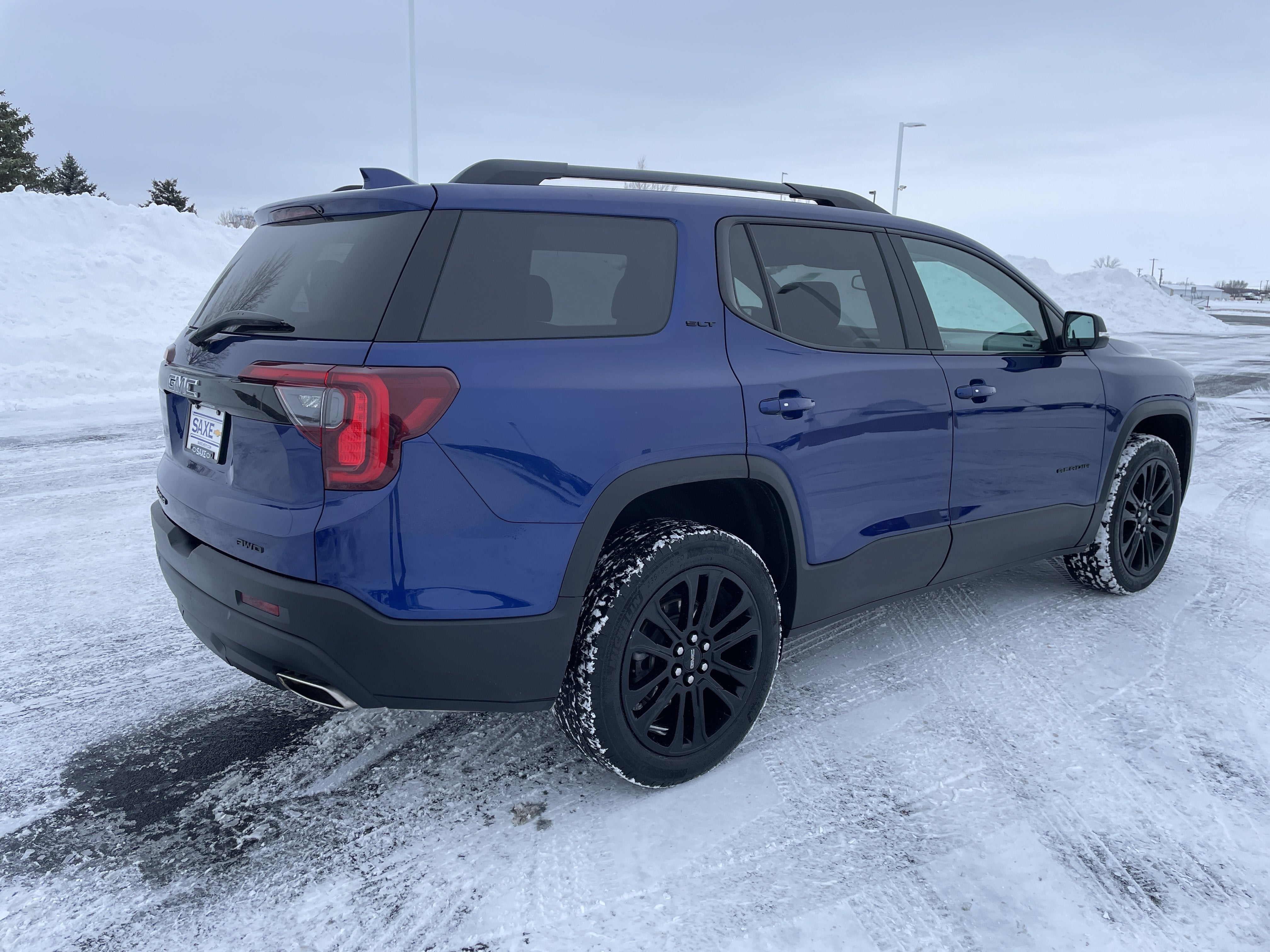 2023 GMC Acadia SLT