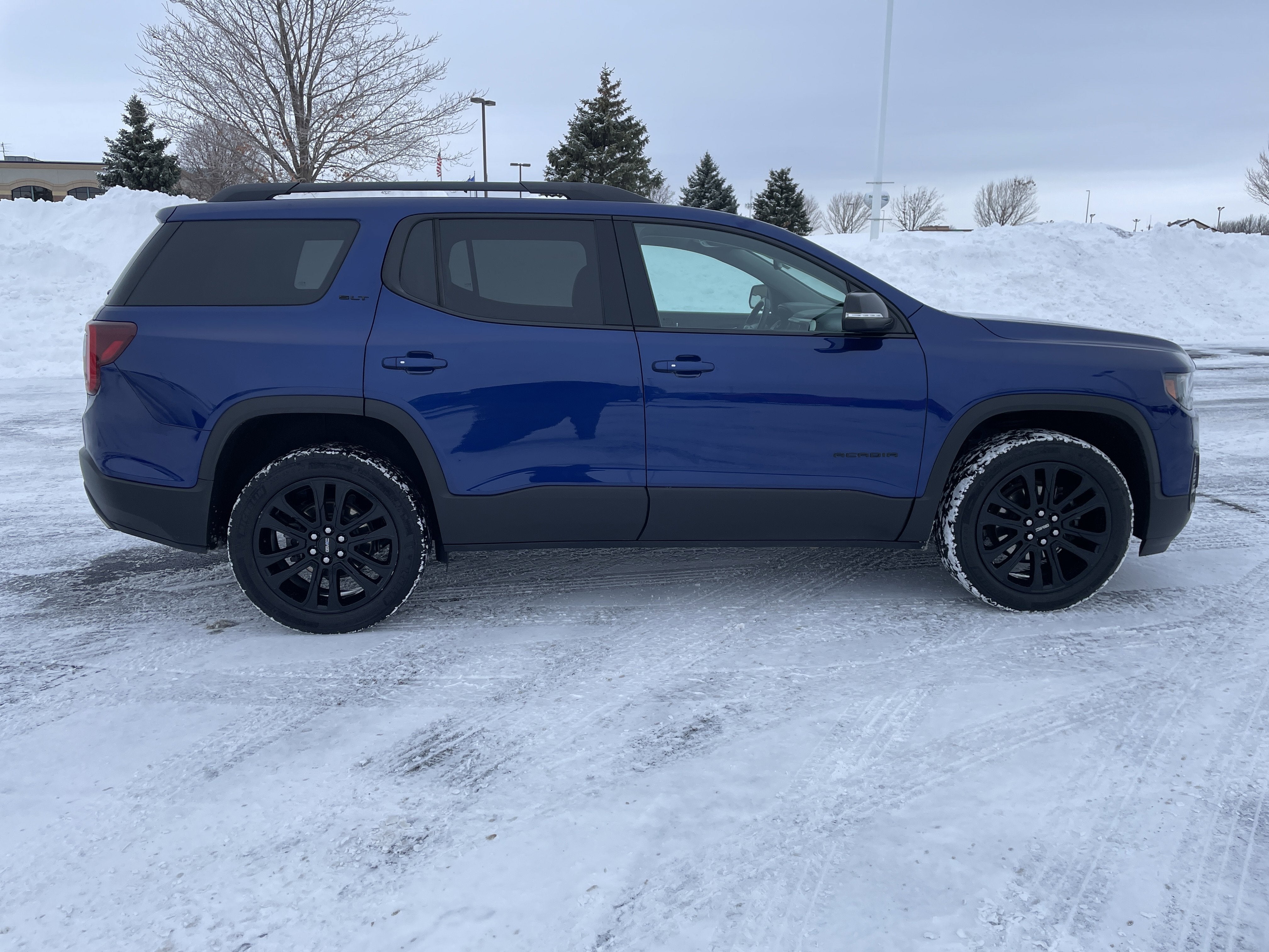 2023 GMC Acadia SLT