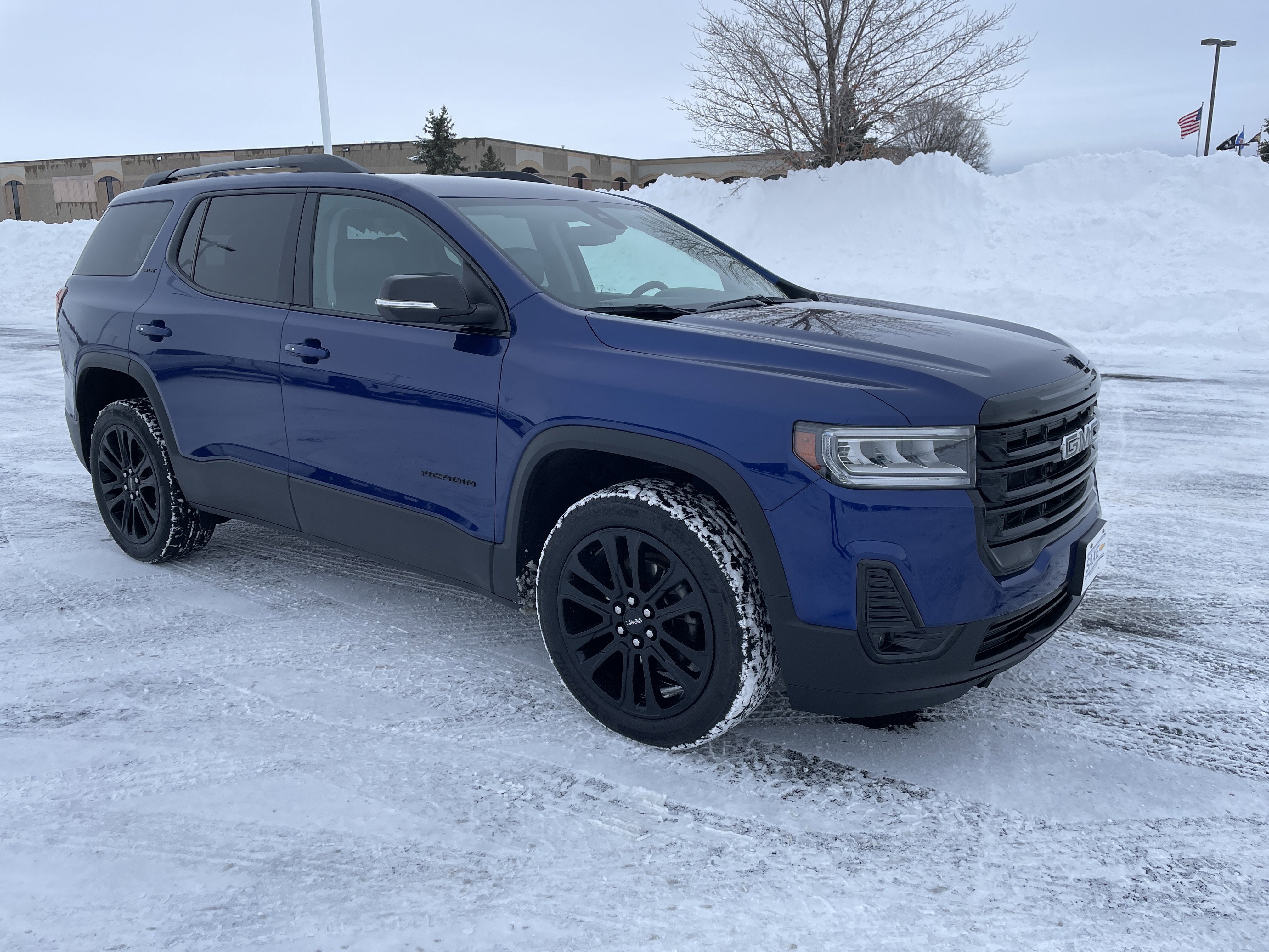 2023 GMC Acadia SLT