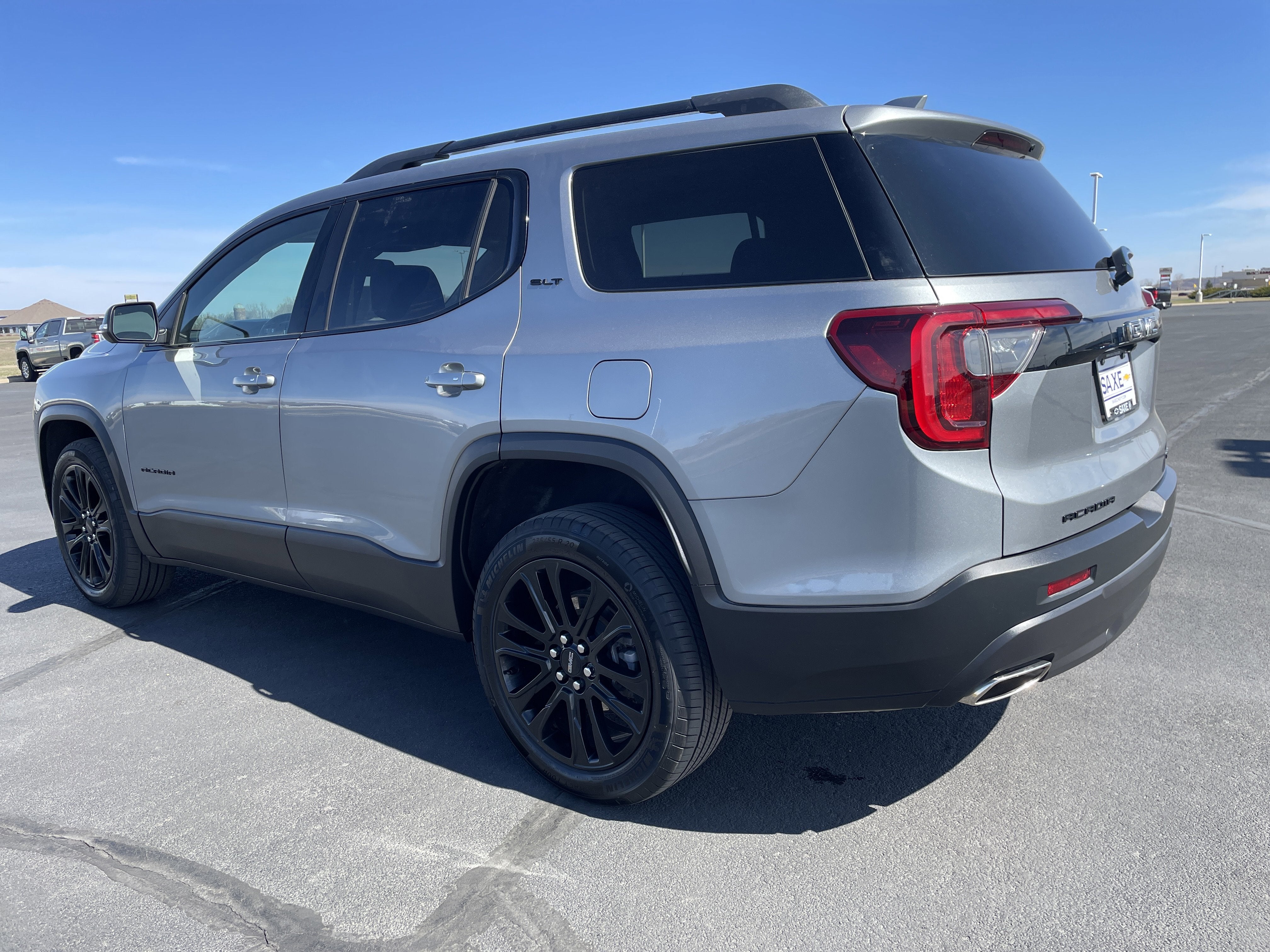 2023 GMC Acadia SLT