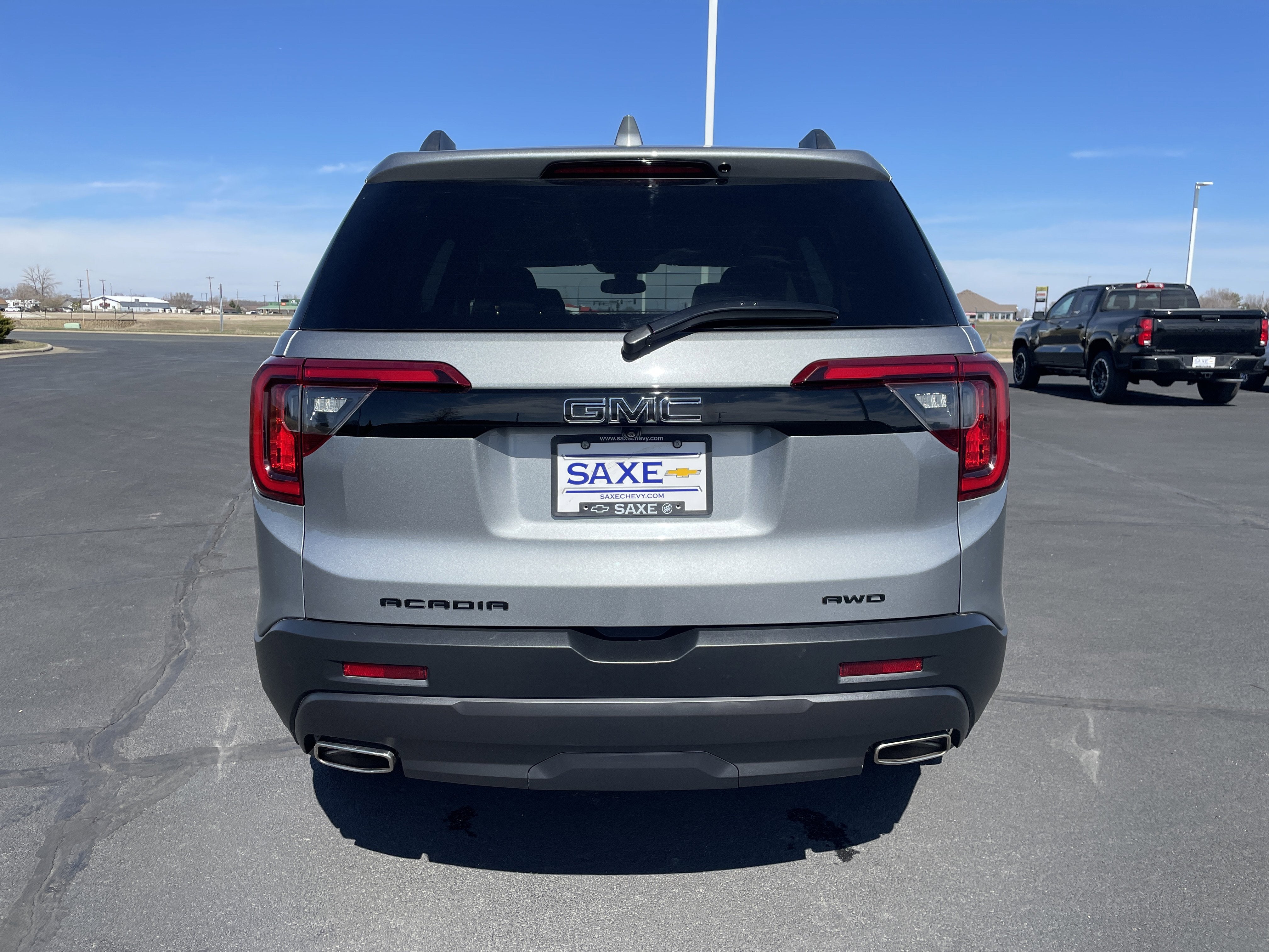 2023 GMC Acadia SLT