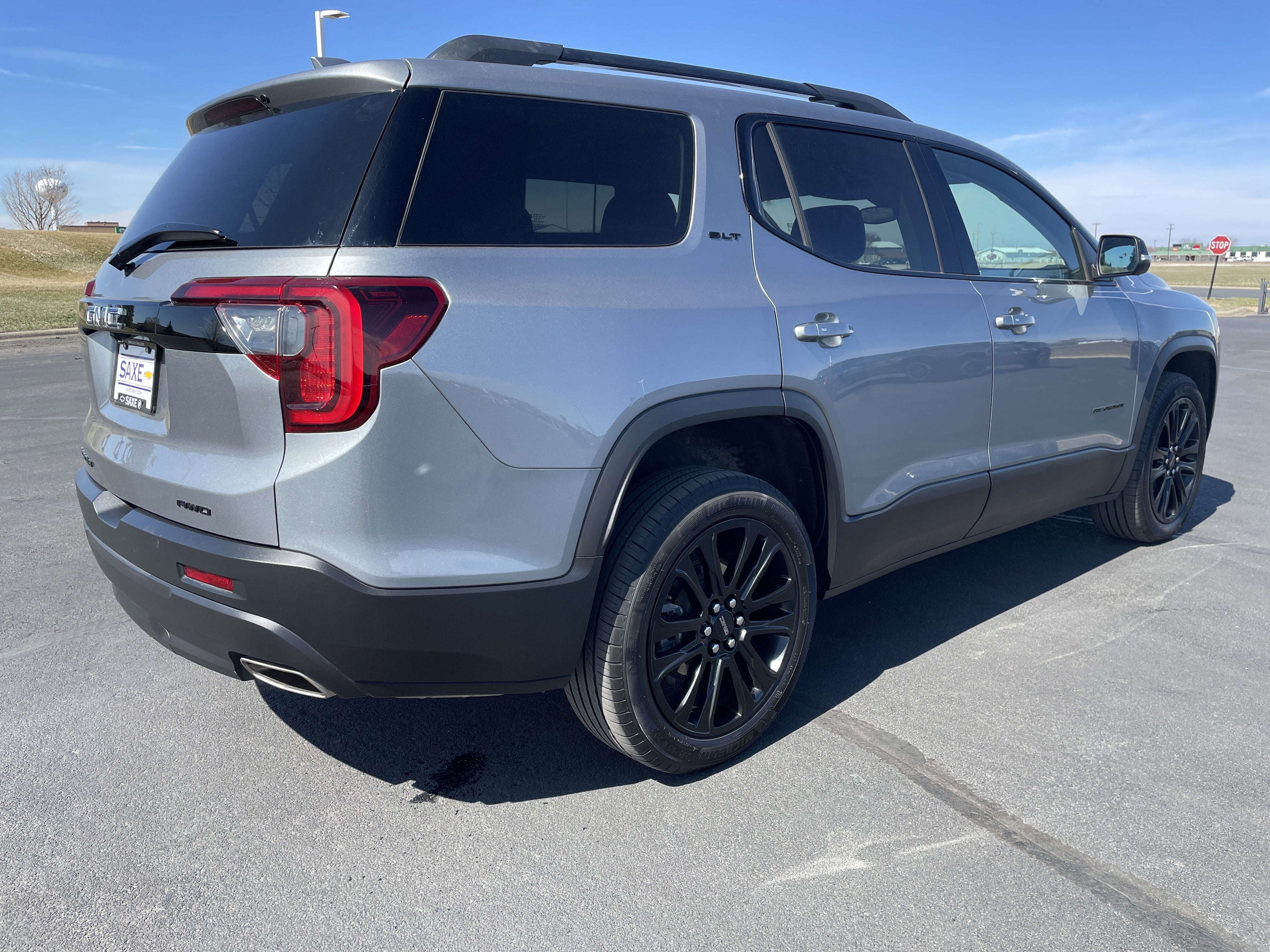 2023 GMC Acadia SLT