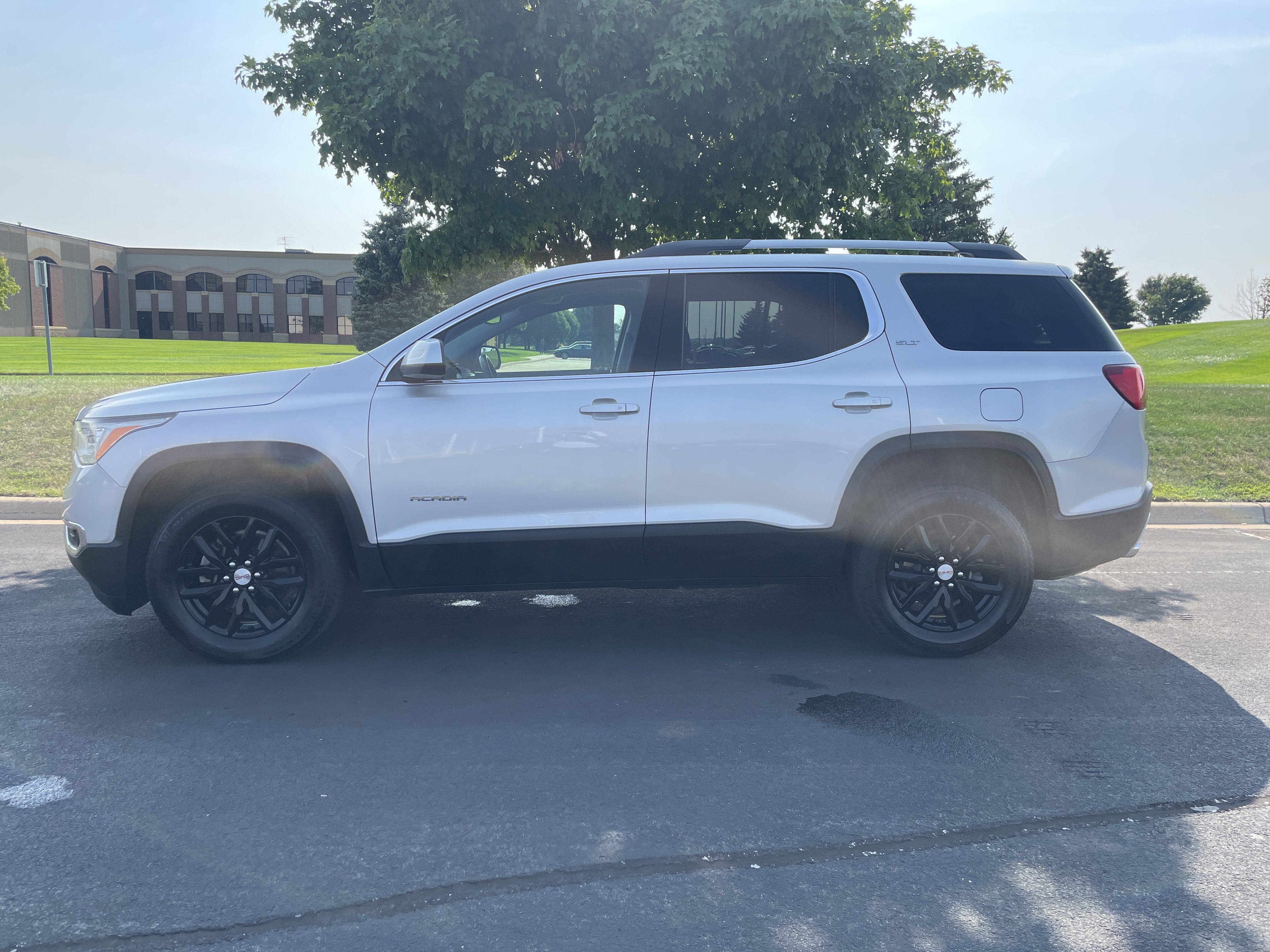 Used 2019 GMC Acadia SLT-1 with VIN 1GKKNULS5KZ231896 for sale in Belle Plaine, Minnesota