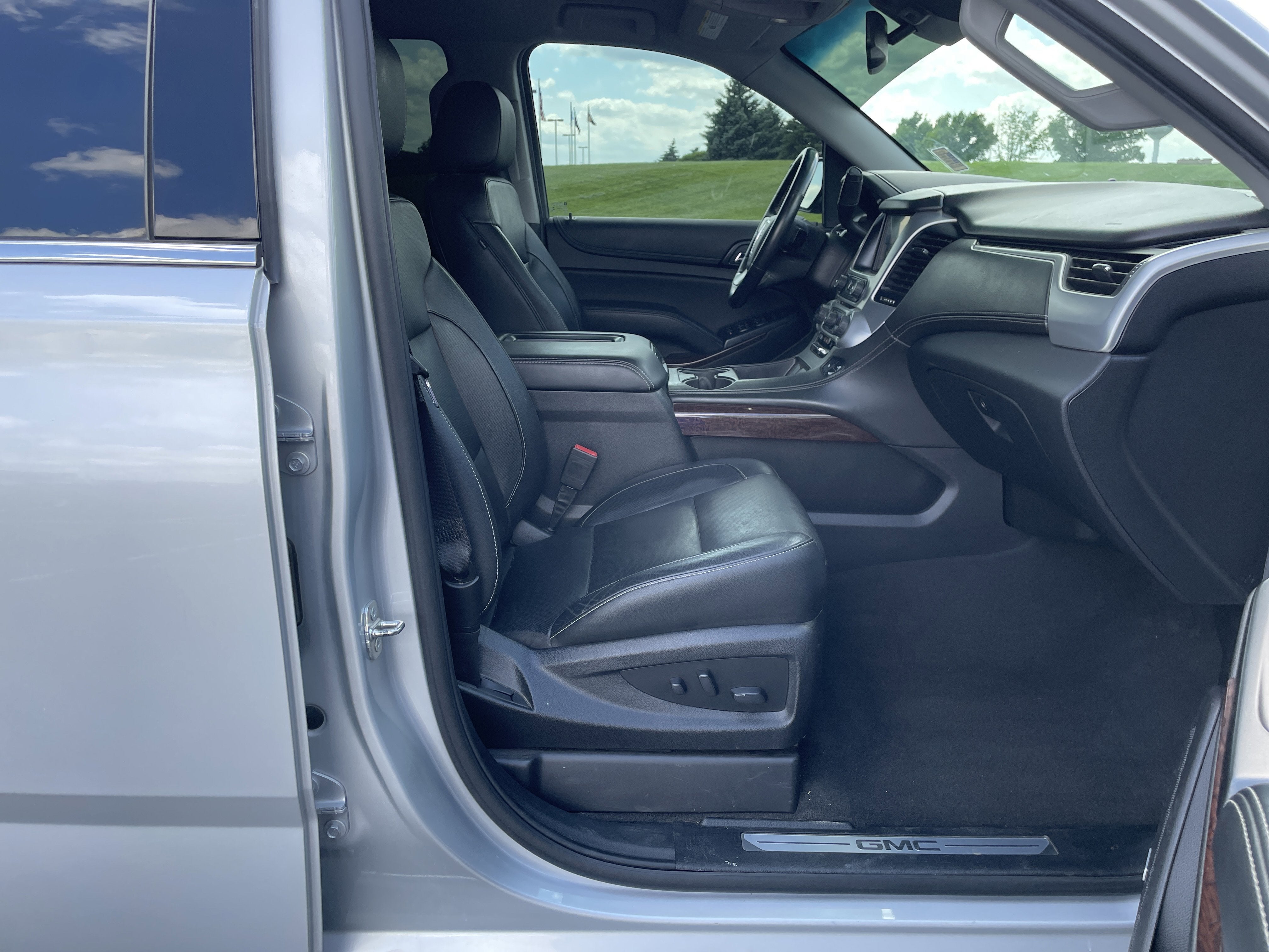 2020 GMC Yukon XL SLT