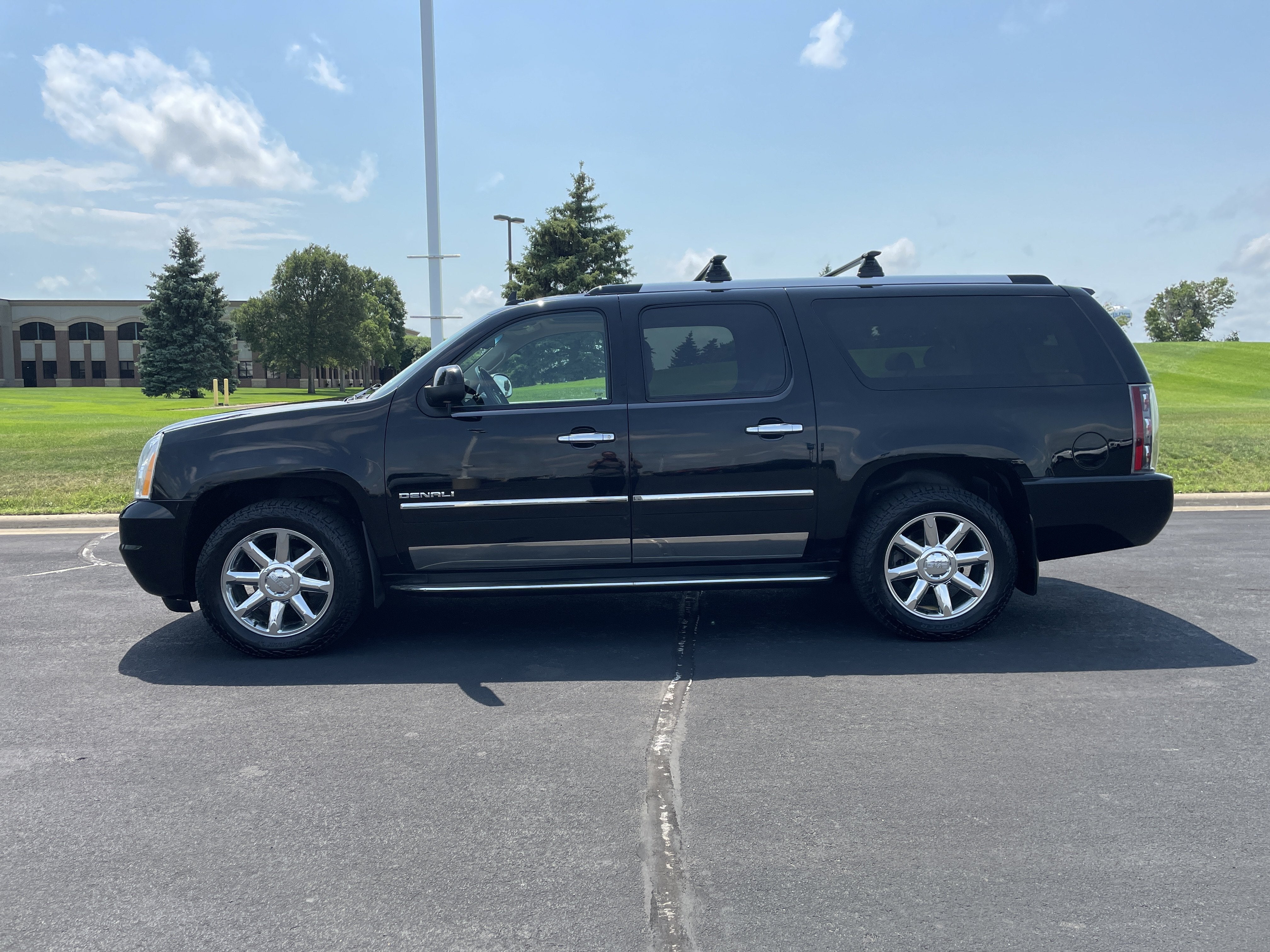 Used 2013 GMC Yukon XL Denali with VIN 1GKS2MEF6DR236374 for sale in Belle Plaine, Minnesota
