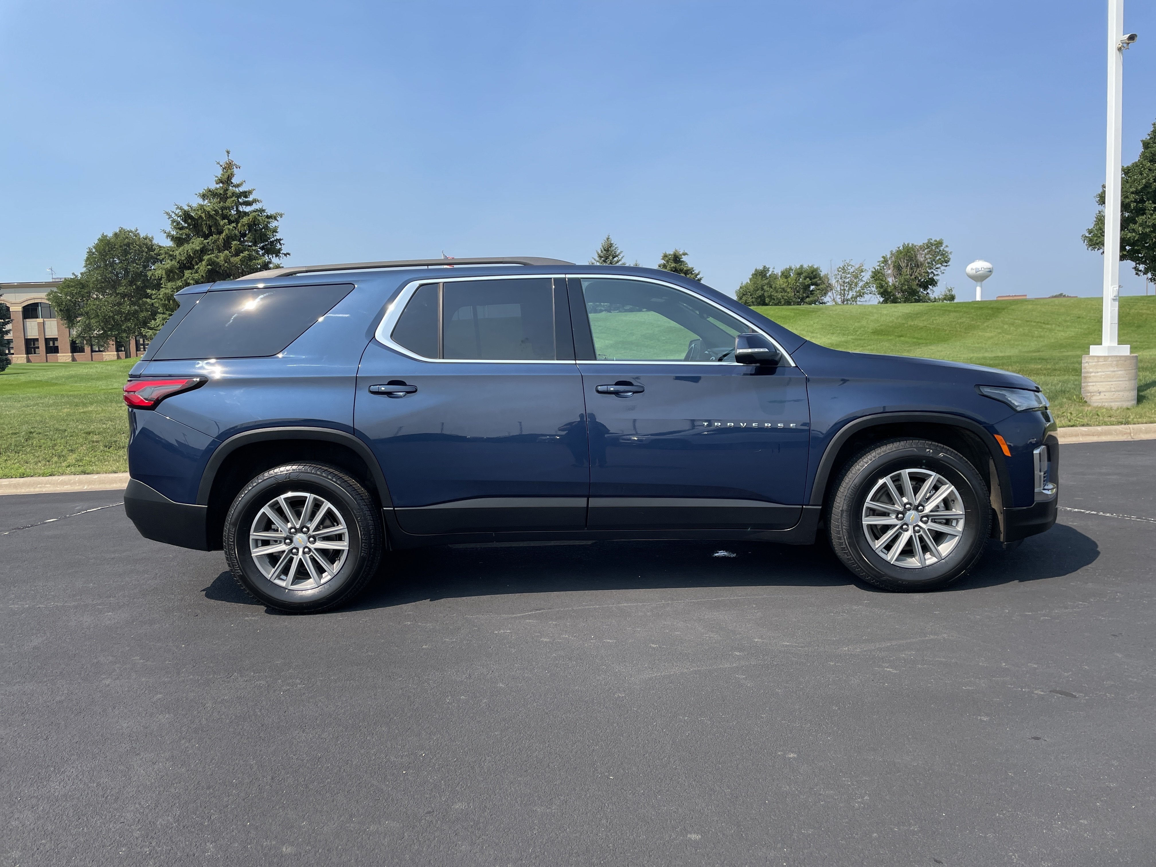 2022 Chevrolet Traverse LT Cloth