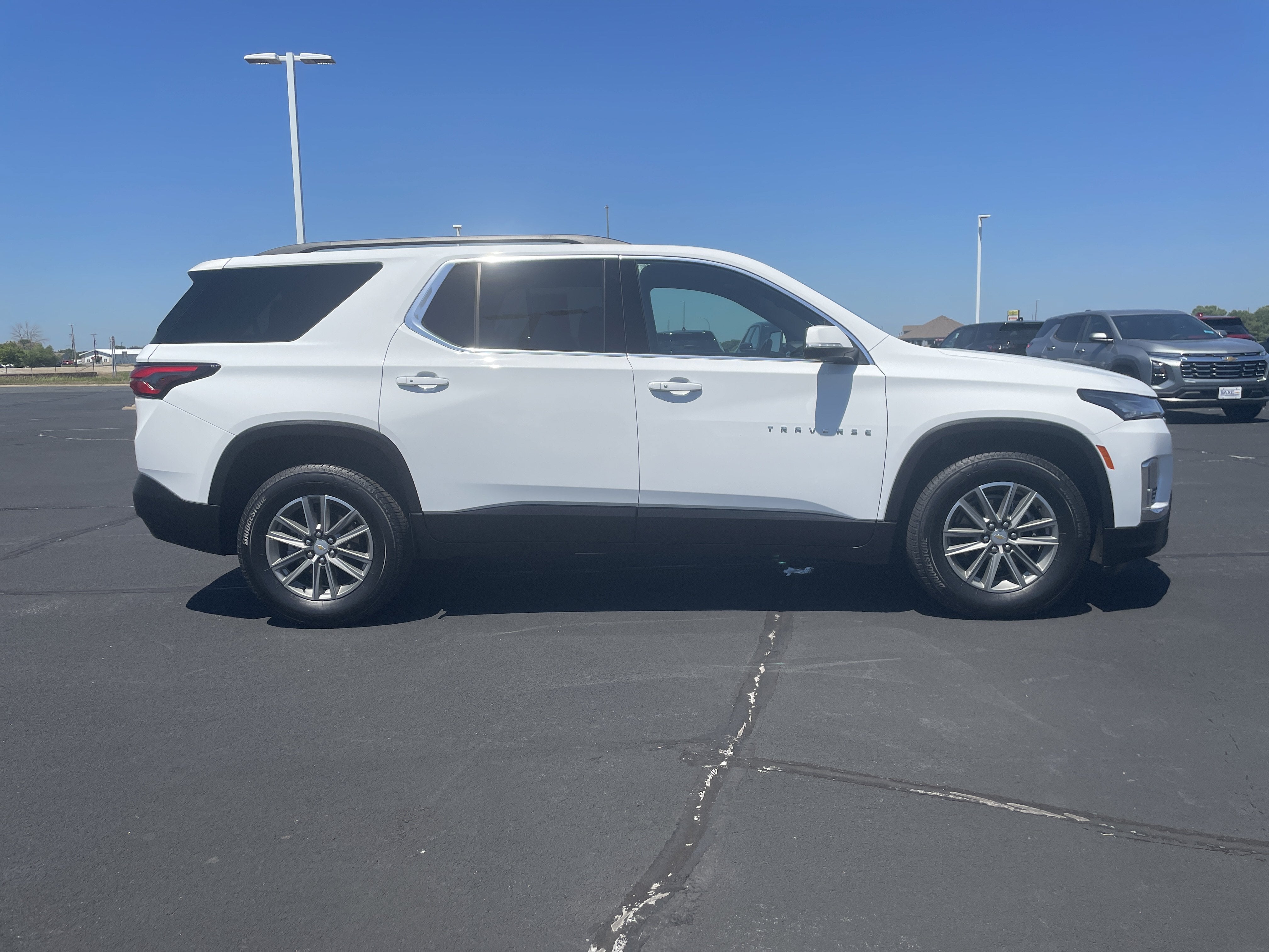2023 Chevrolet Traverse LT Cloth