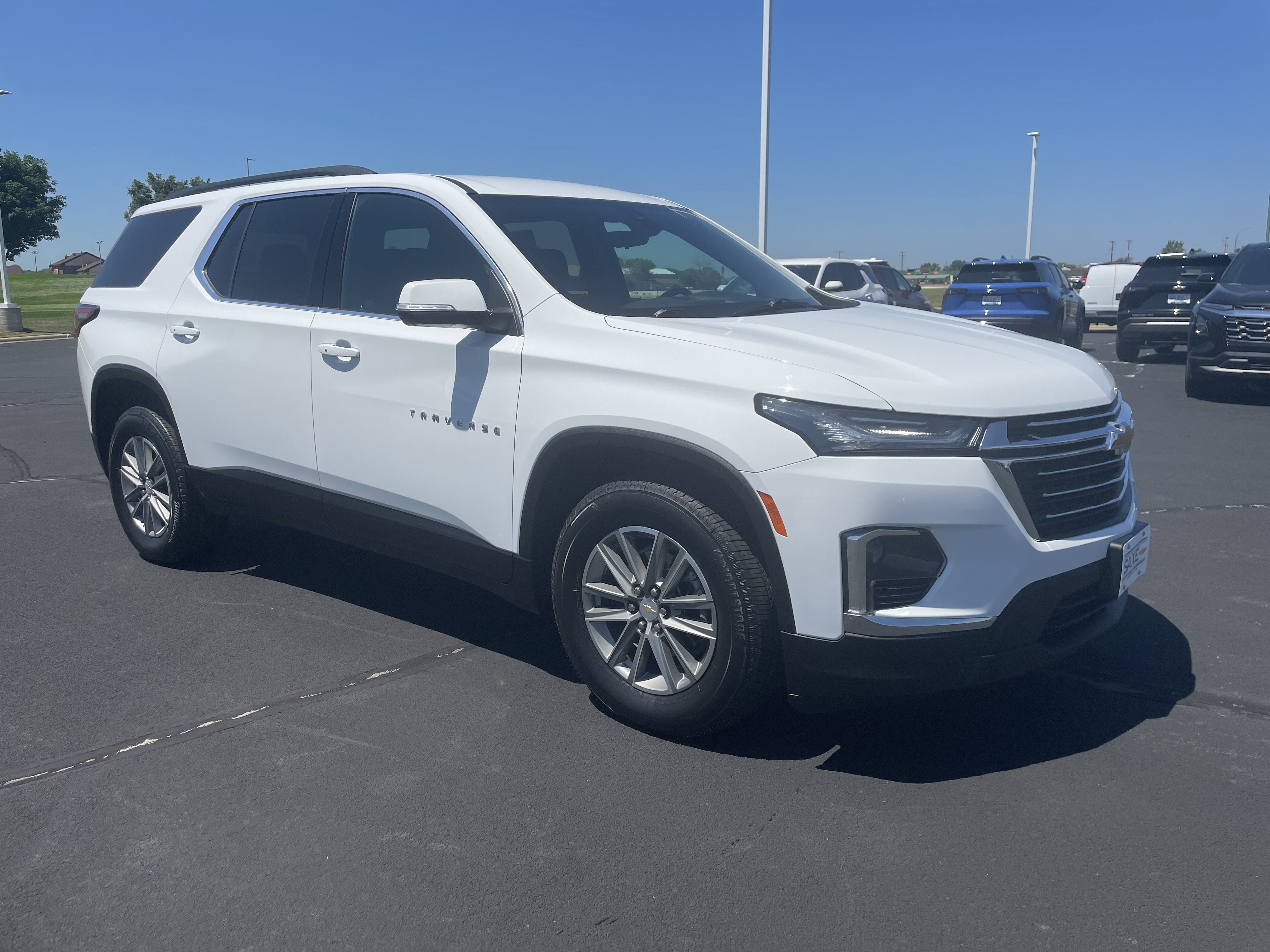 2023 Chevrolet Traverse LT Cloth