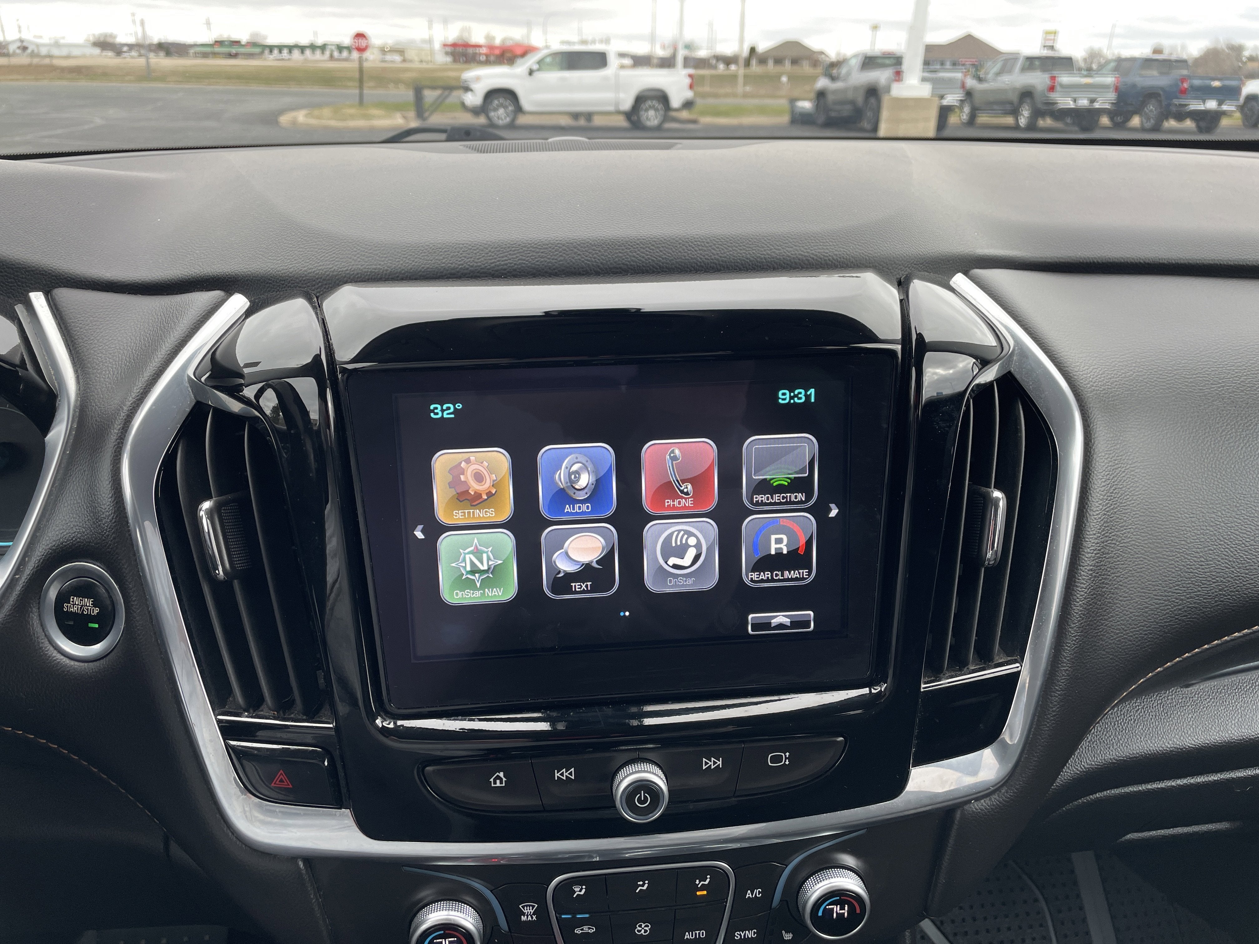 2018 Chevrolet Traverse LT Cloth