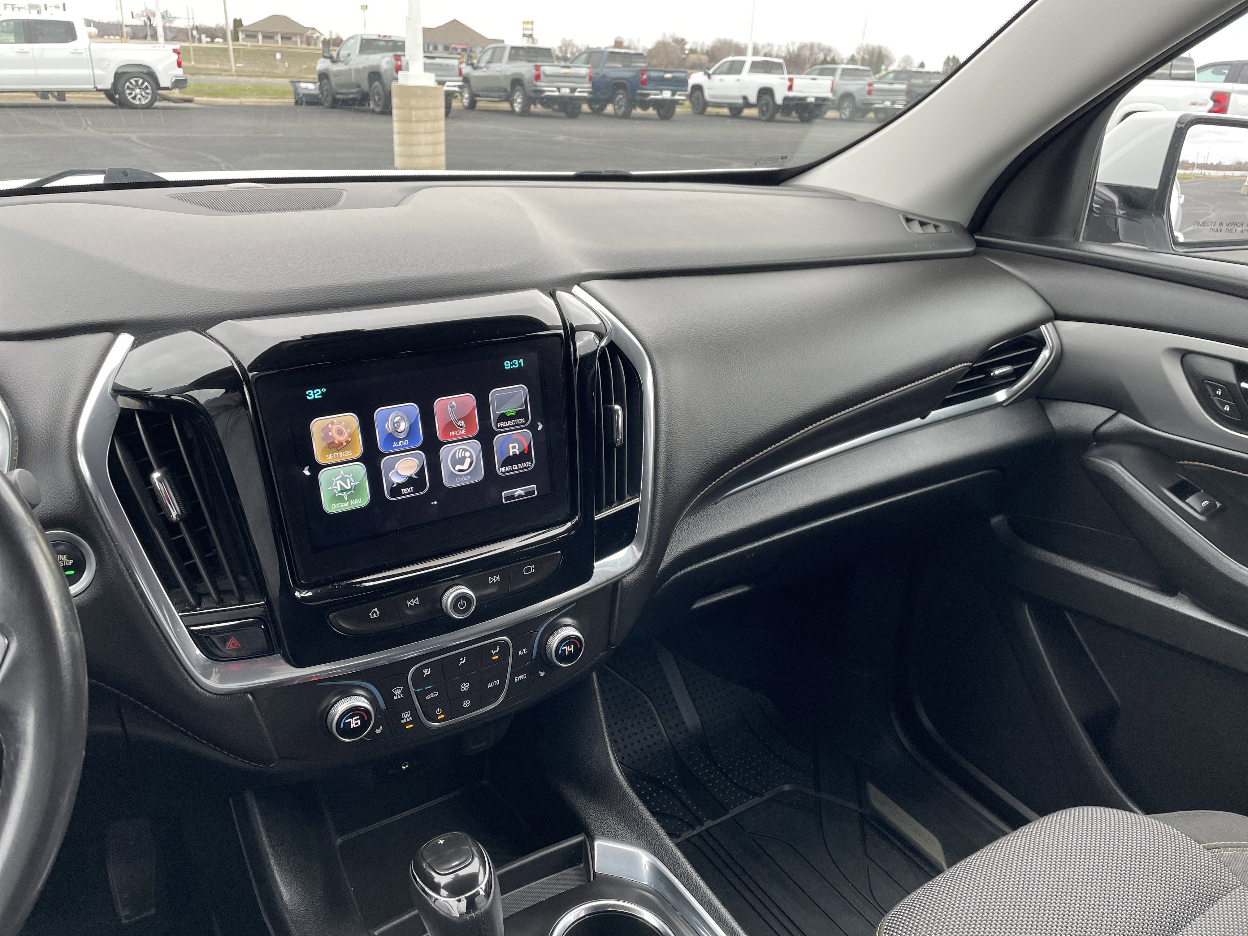 2018 Chevrolet Traverse LT Cloth