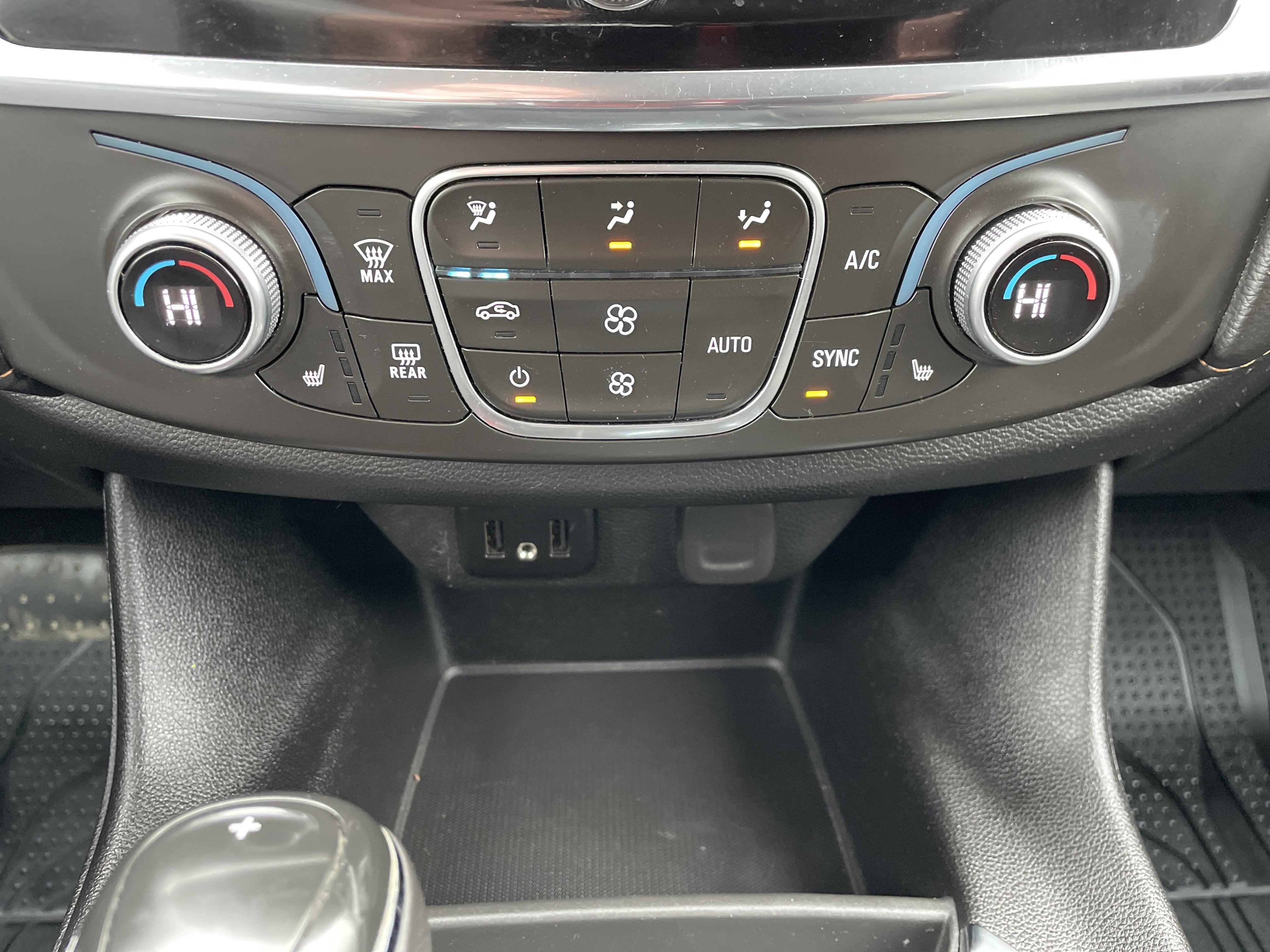 2018 Chevrolet Traverse LT Cloth