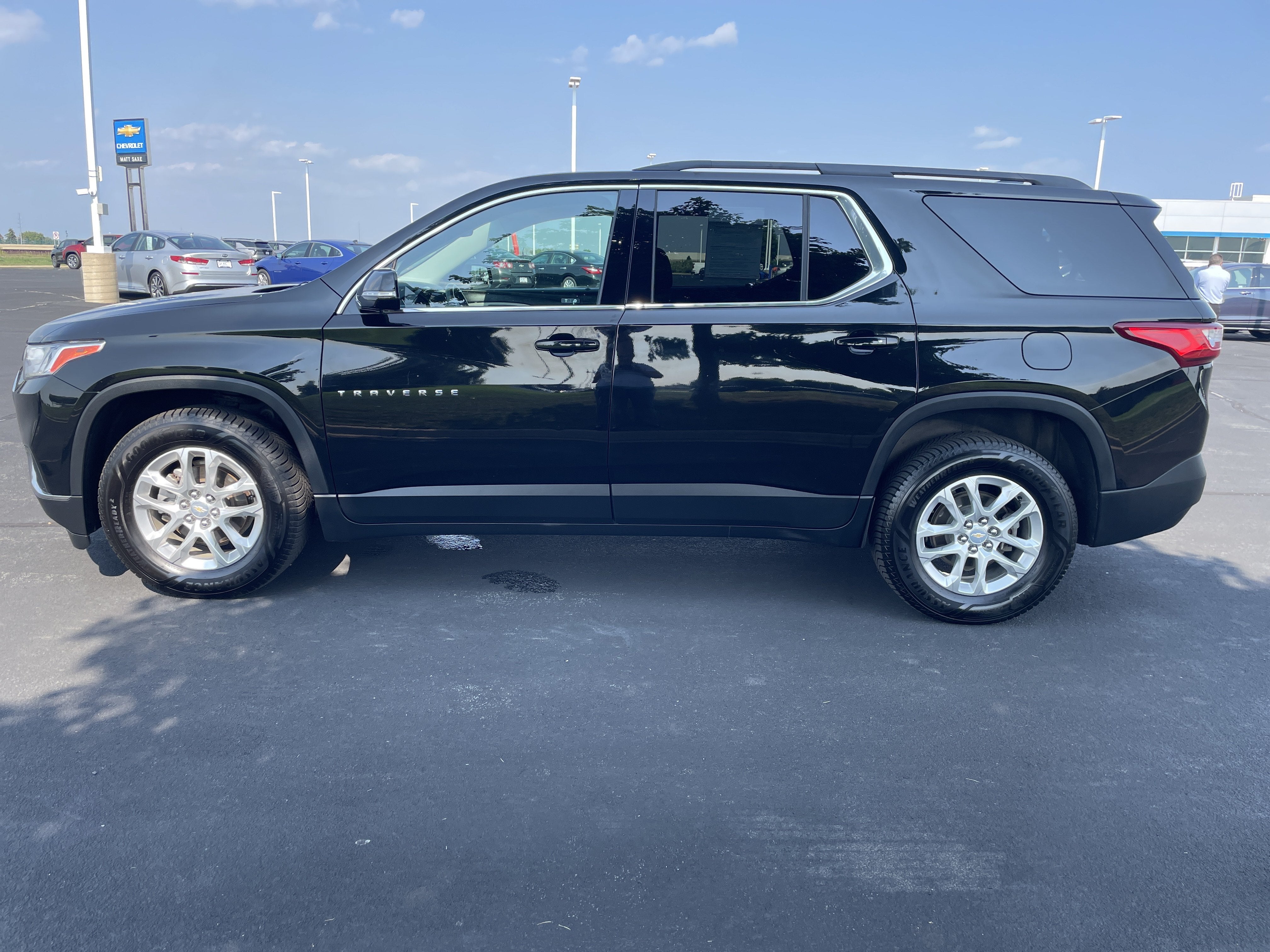 Used 2019 Chevrolet Traverse 1LT with VIN 1GNEVGKW8KJ144112 for sale in Belle Plaine, Minnesota