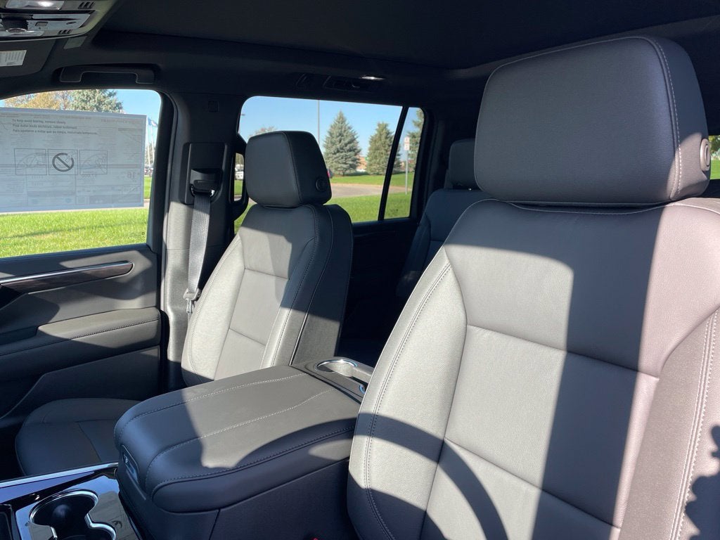 2026 Chevrolet Suburban Z71 - Photo 10