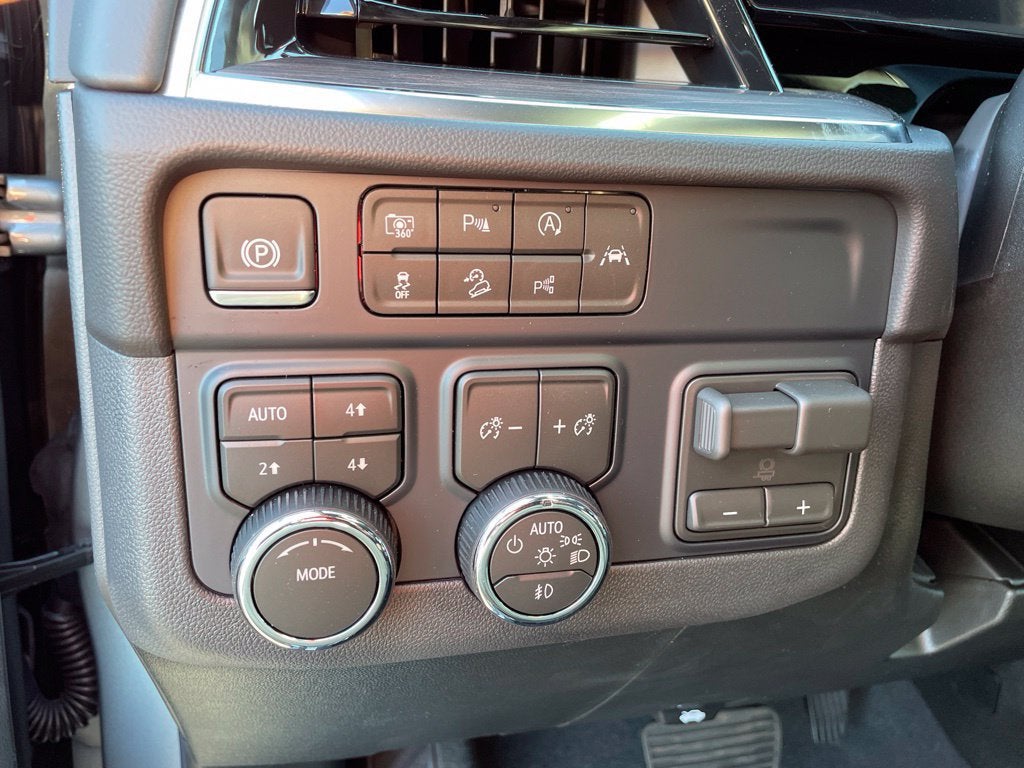 2026 Chevrolet Suburban Z71 - Photo 32