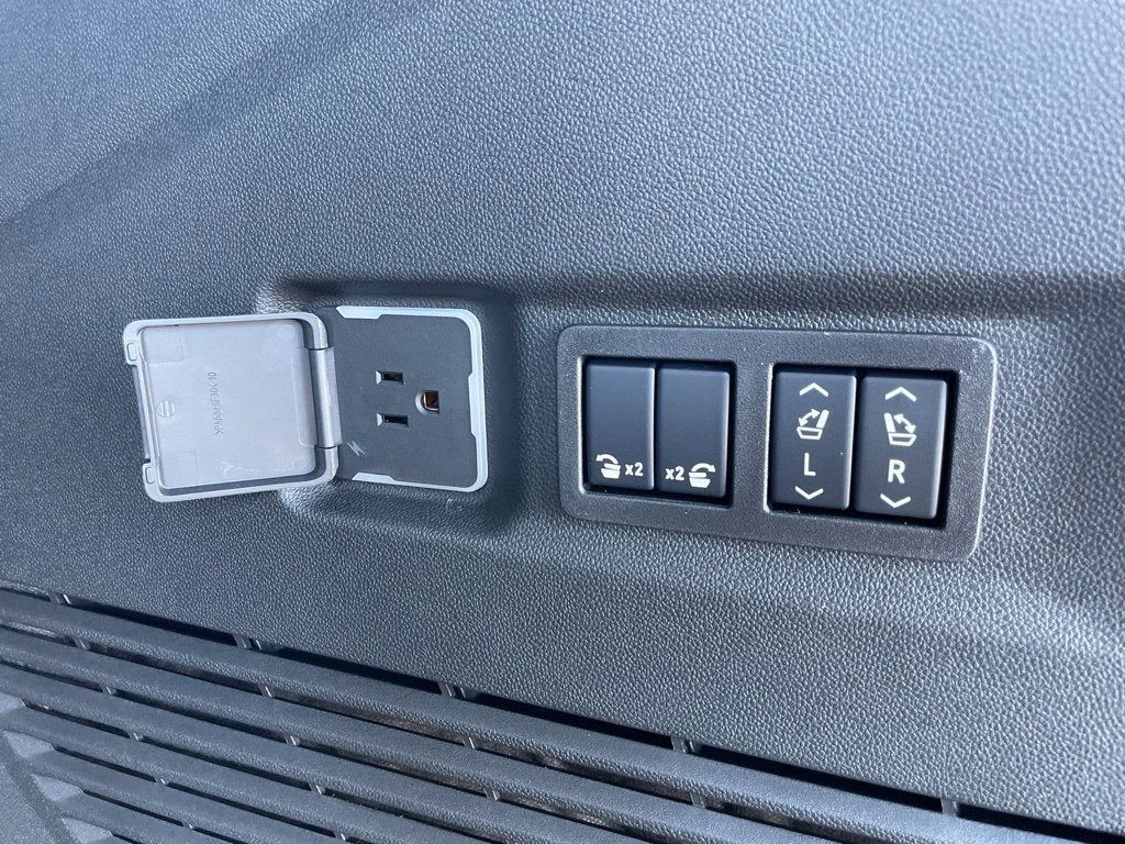 2026 Chevrolet Suburban Z71 - Photo 40