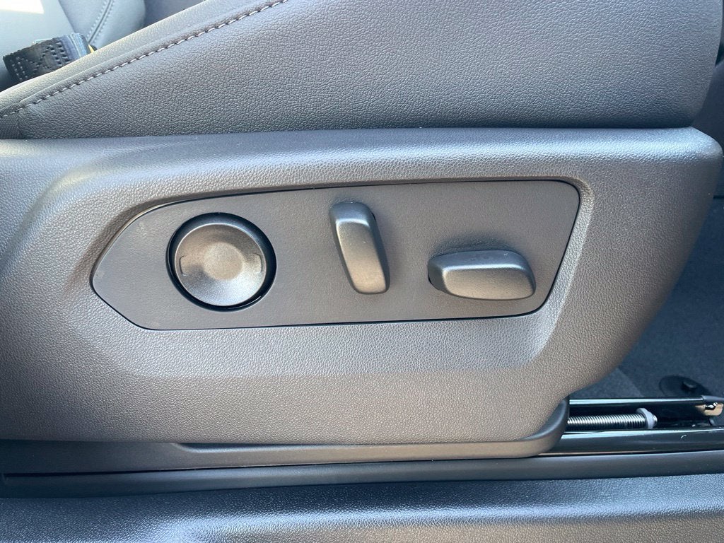 2026 Chevrolet Suburban Z71 - Photo 42