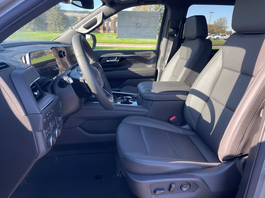 2026 Chevrolet Suburban Z71 - Photo 9