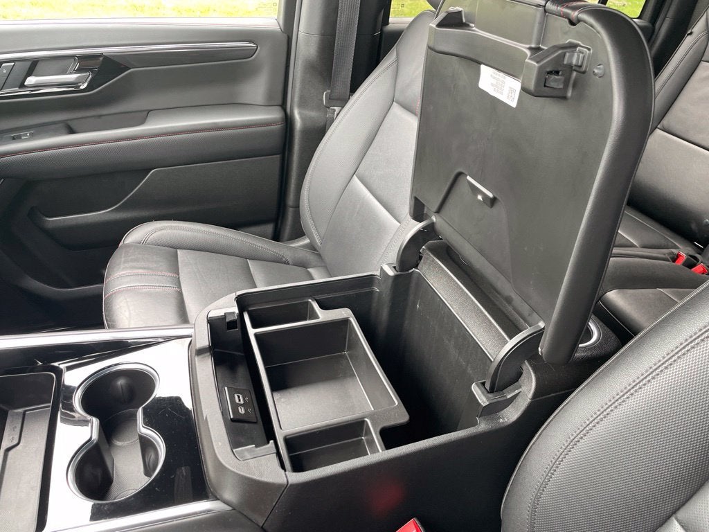 2025 Chevrolet Suburban RST