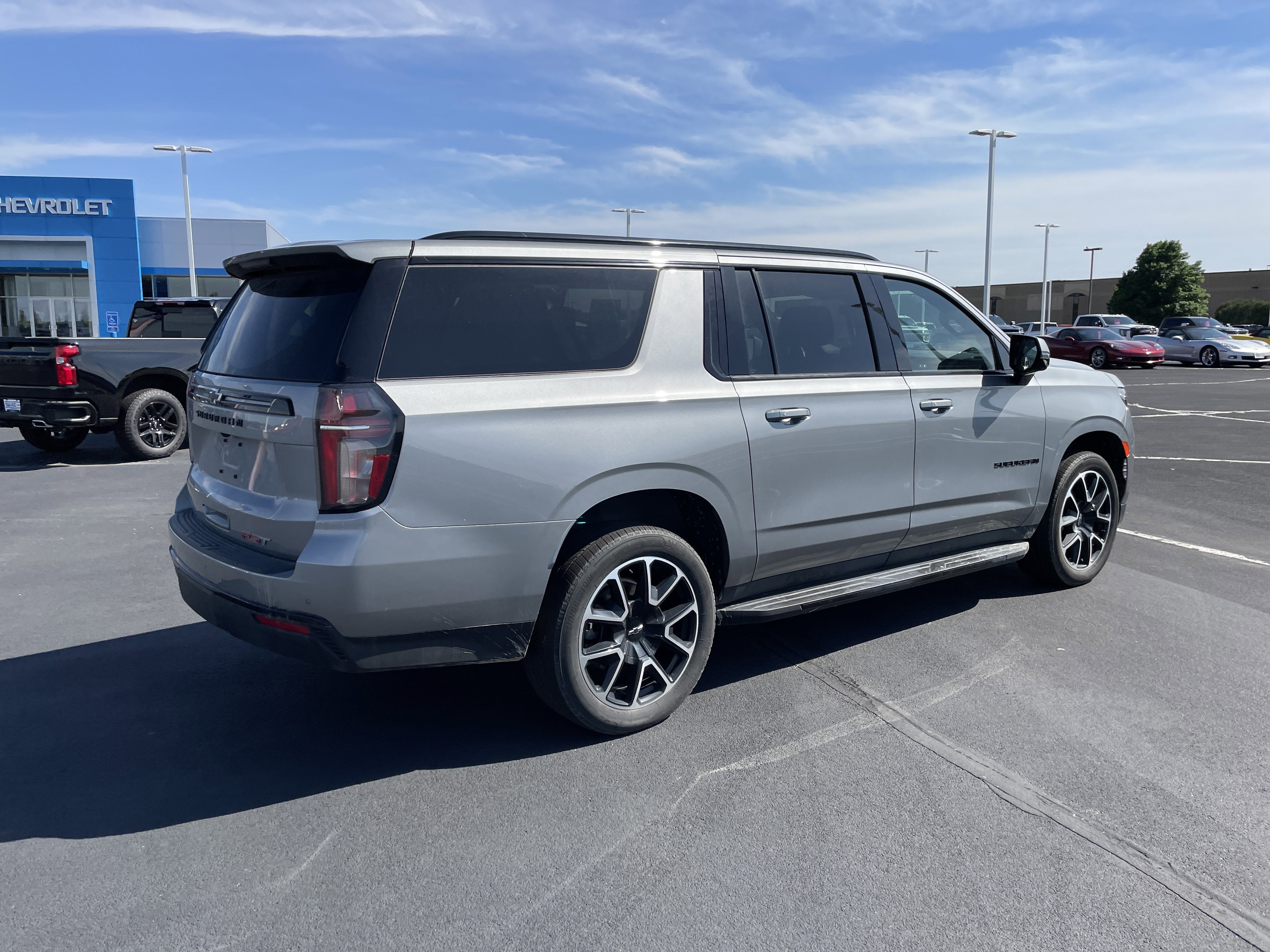2023 Chevrolet Suburban RST