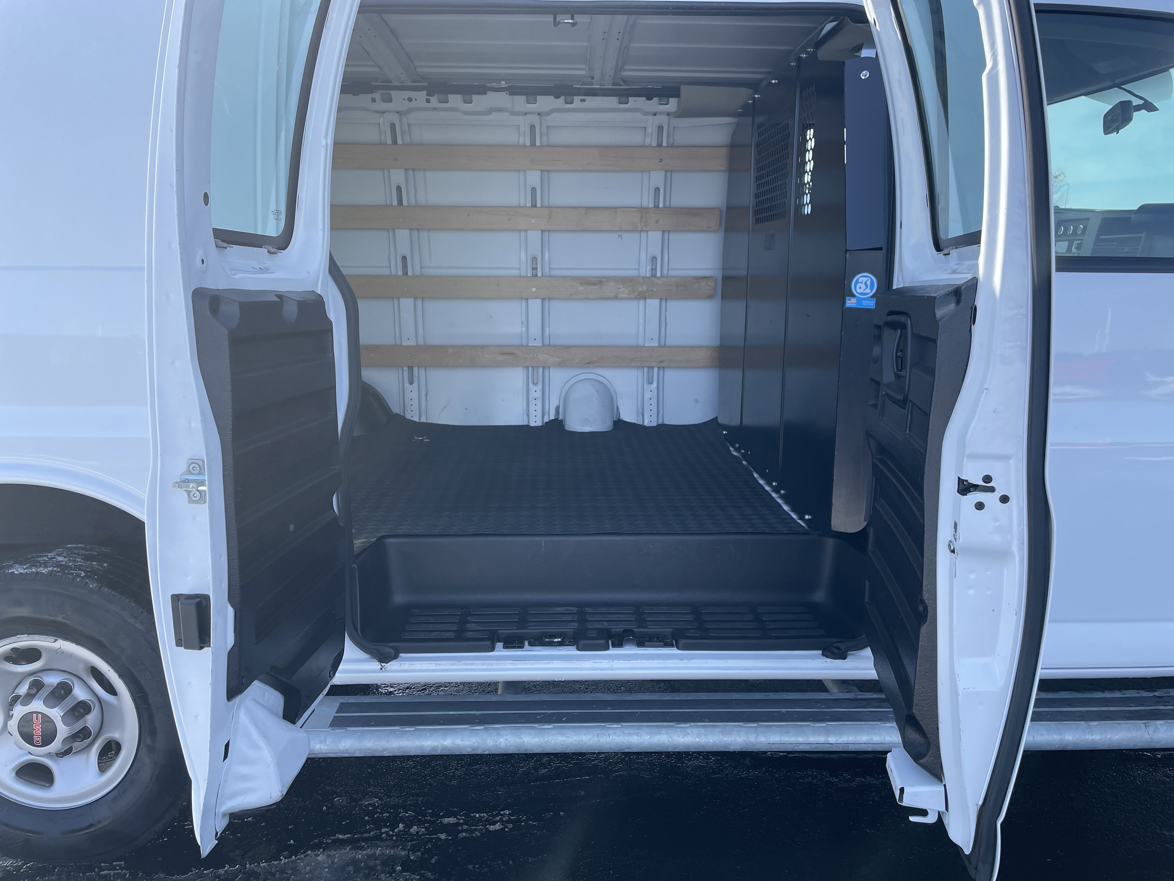 2024 GMC Savana Cargo 2500 Work Van