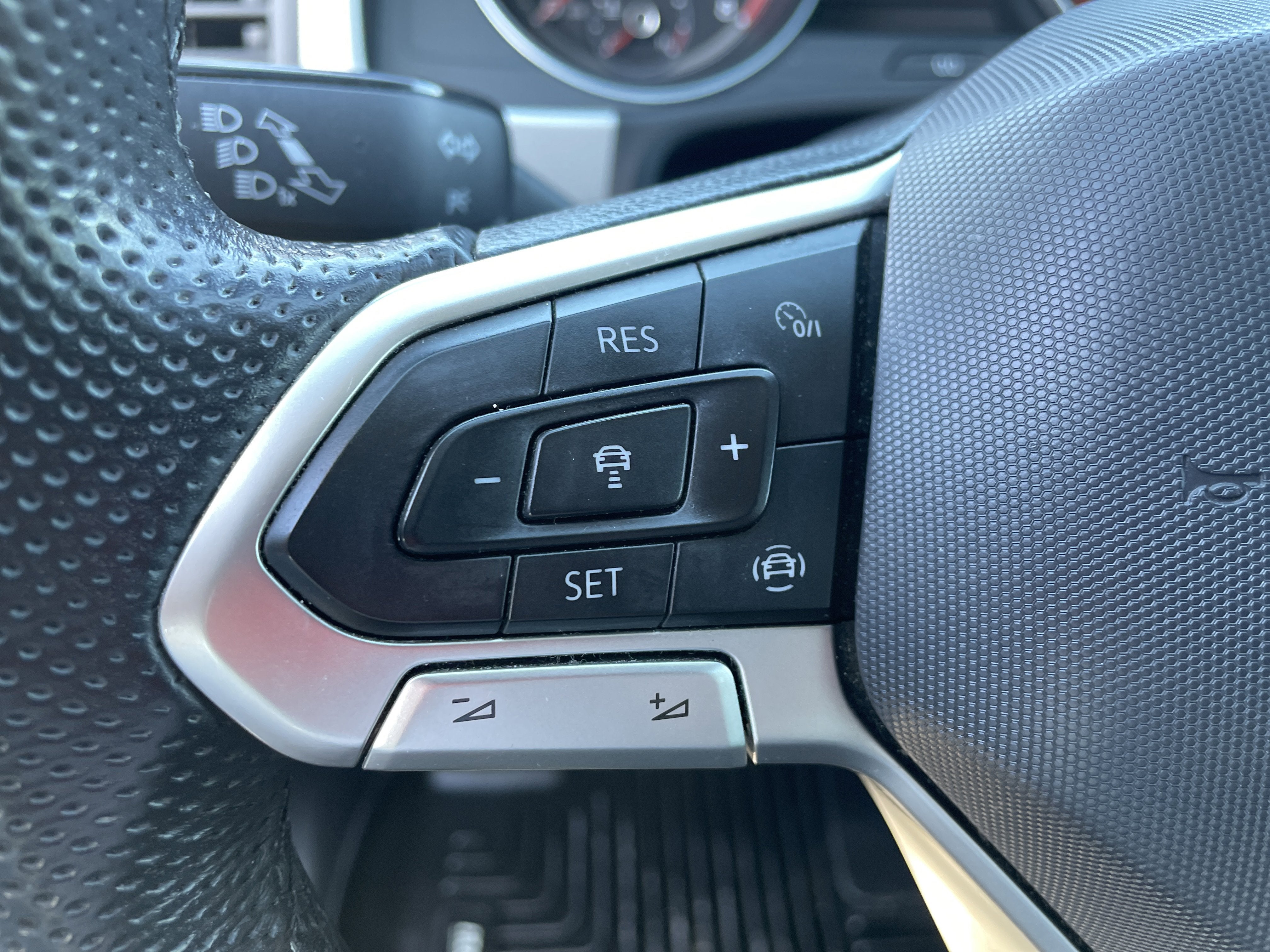 2021 Volkswagen Atlas 3.6L V6 SE w/Technology R-Line