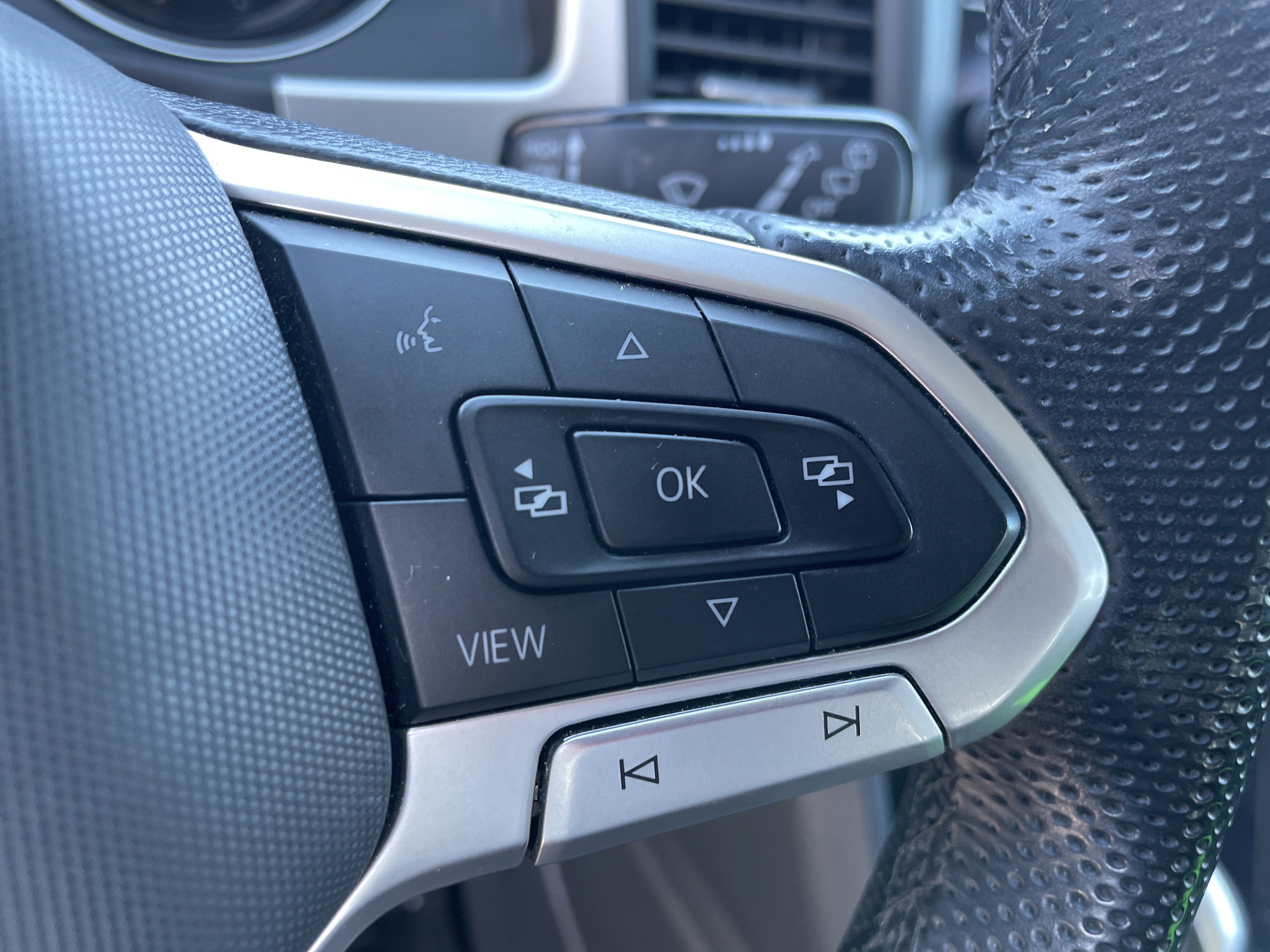 2021 Volkswagen Atlas 3.6L V6 SE w/Technology R-Line