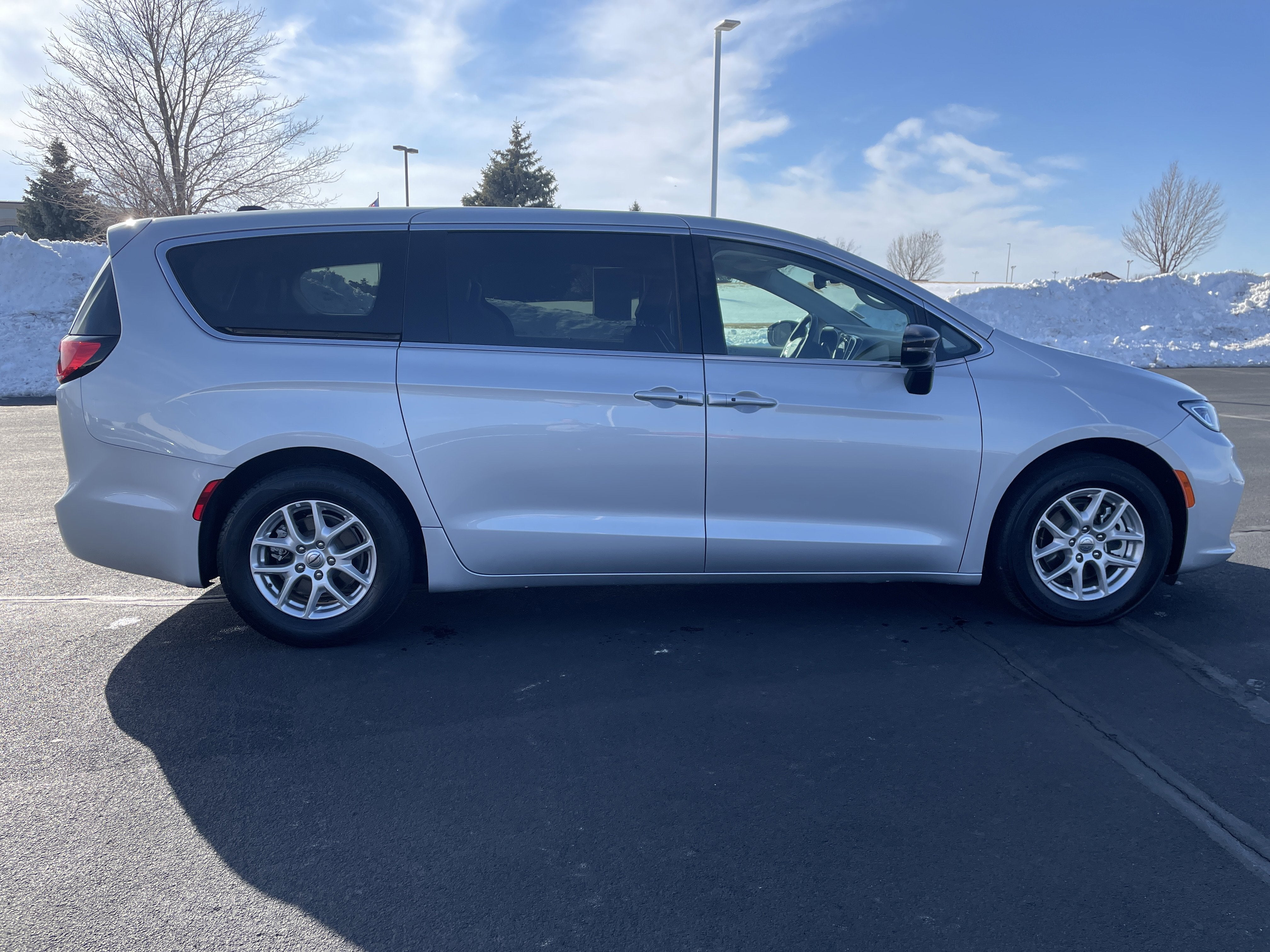 2024 Chrysler Pacifica Touring L