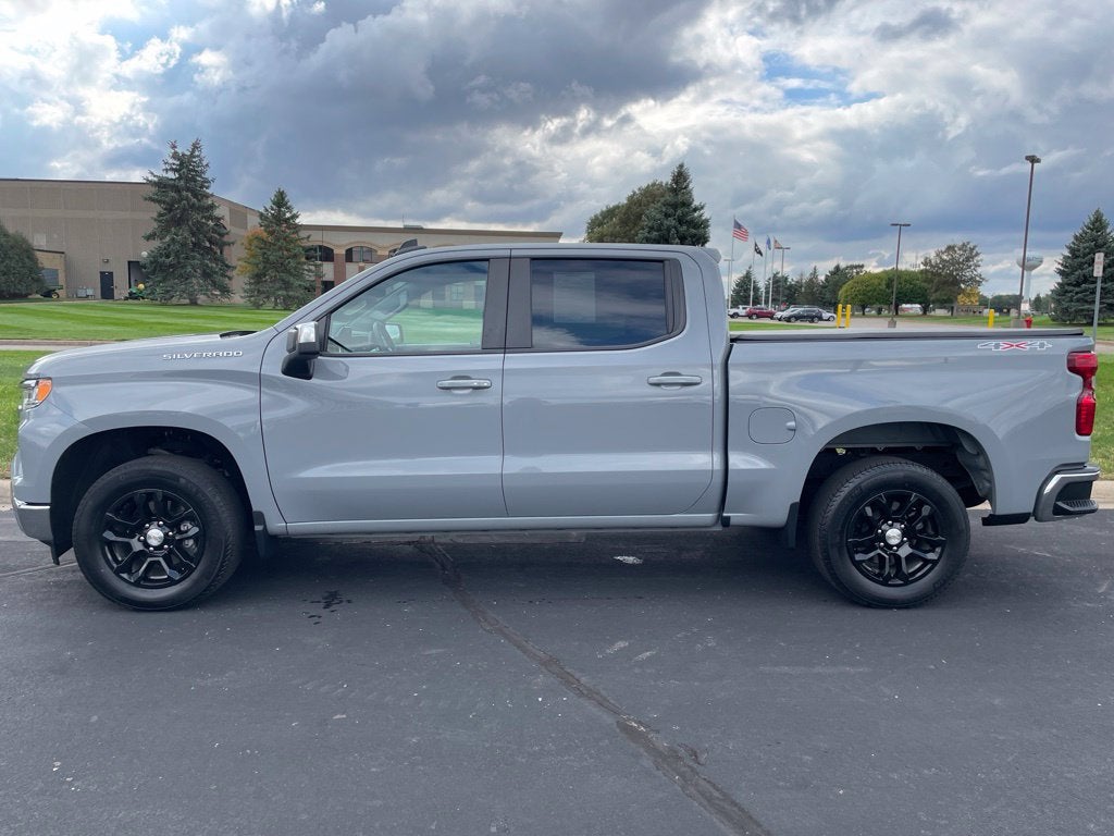 Used 2024 Chevrolet Silverado 1500 LT with VIN 3GCPDKEK3RG246171 for sale in Belle Plaine, Minnesota