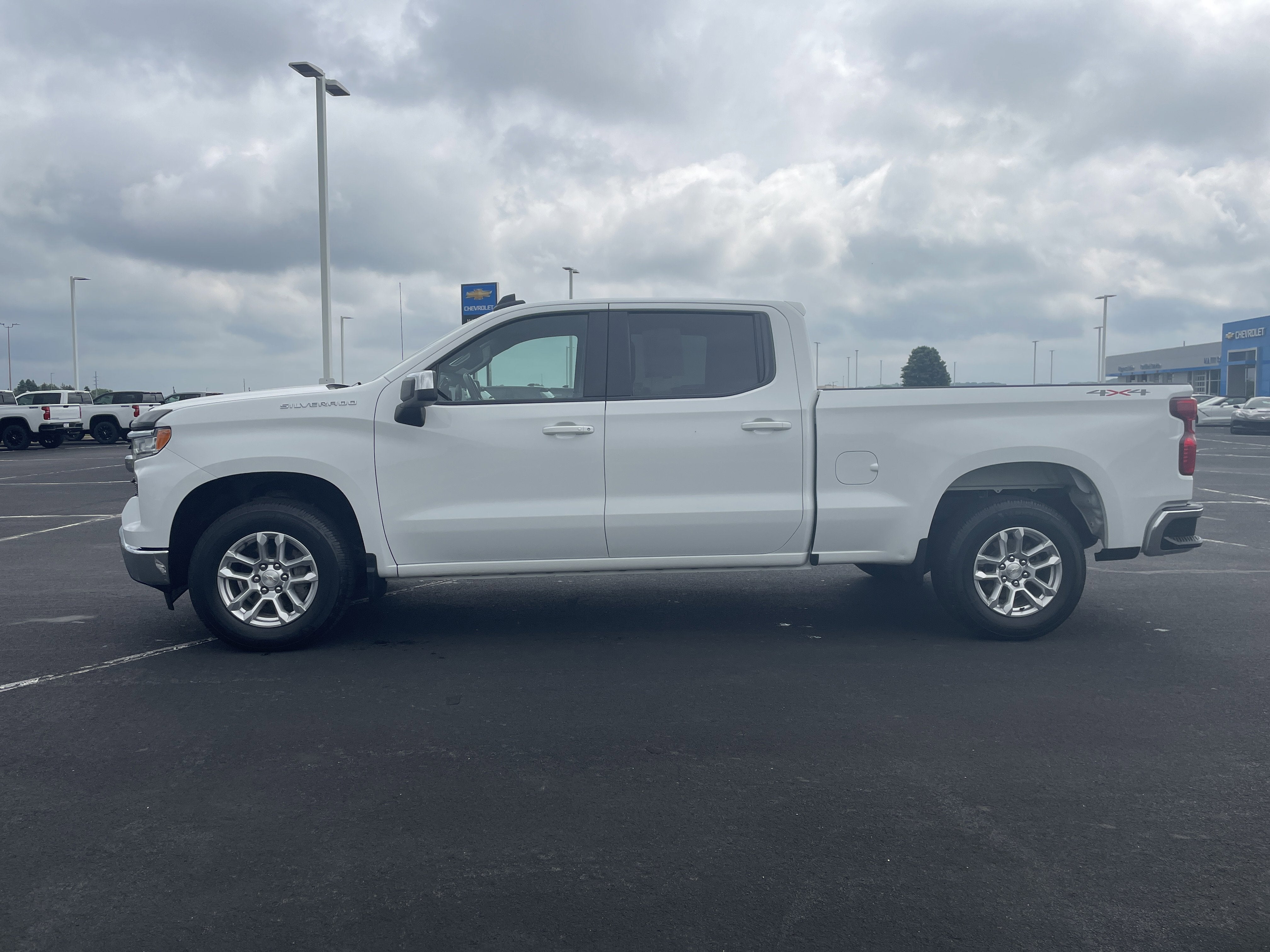 Used 2024 Chevrolet Silverado 1500 LT with VIN 3GCUDDED1RG132492 for sale in Belle Plaine, Minnesota
