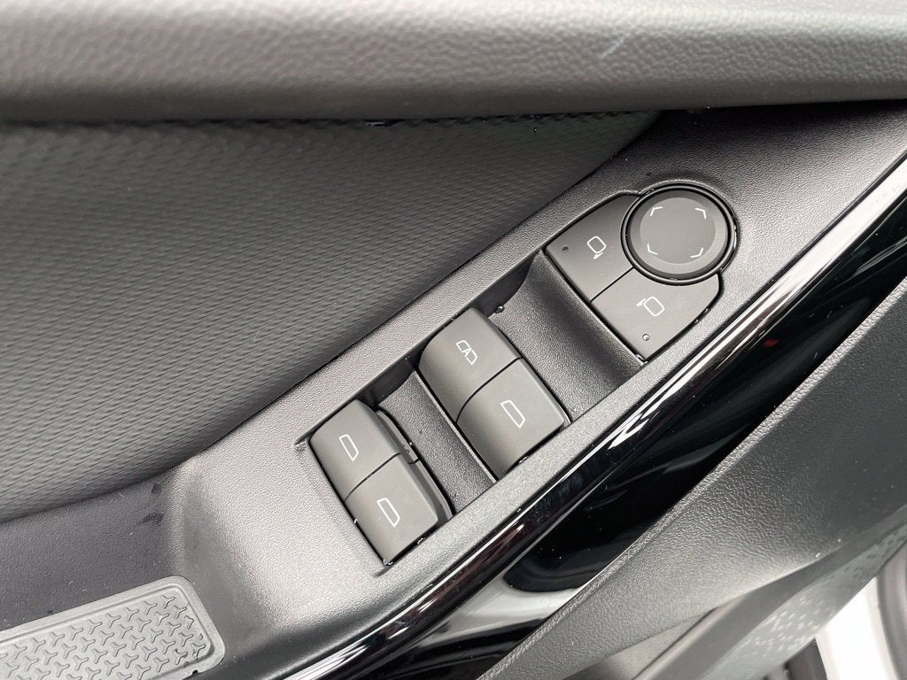2027 Chevrolet Equinox LT - Photo 19