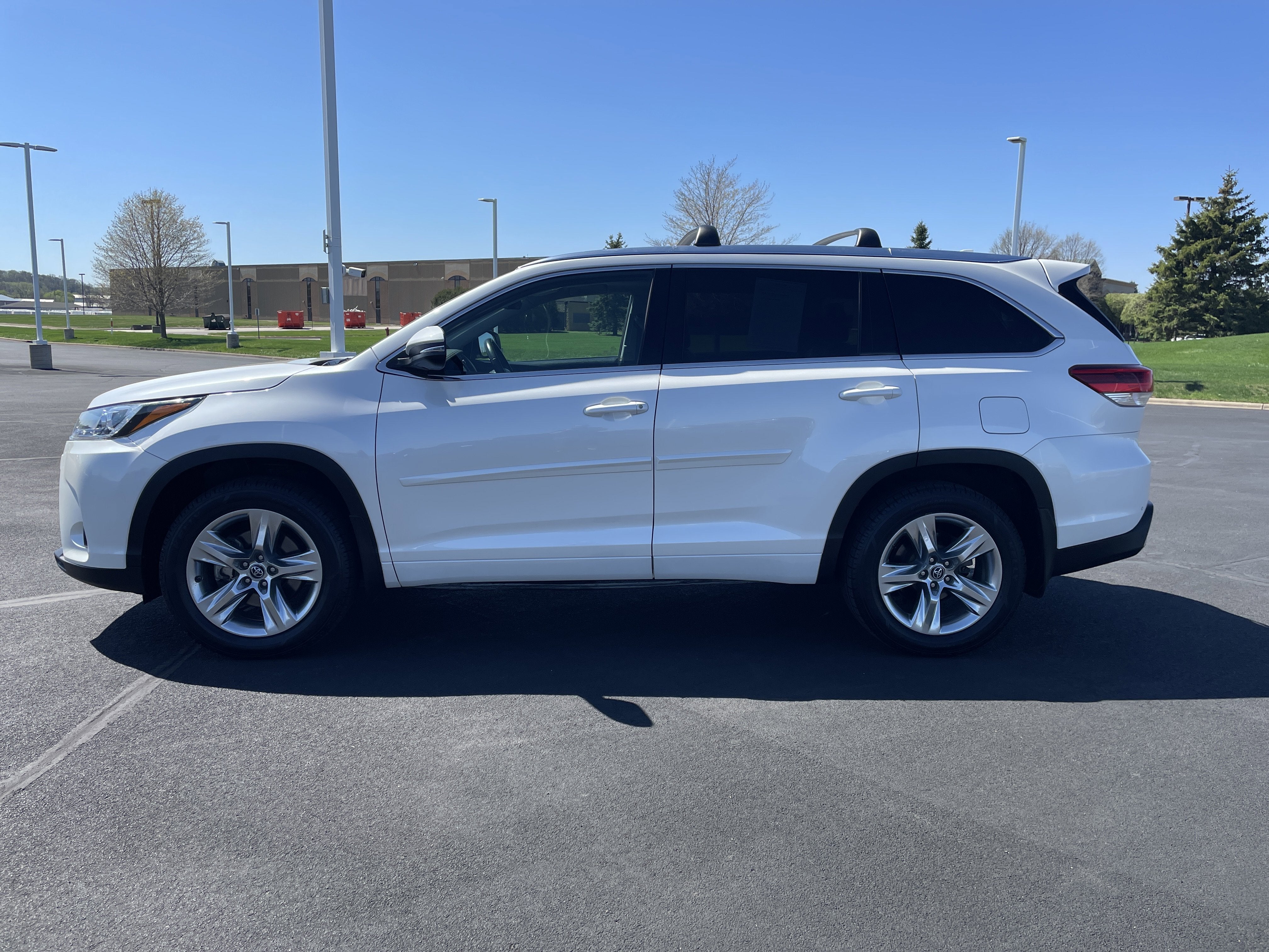 Used 2019 Toyota Highlander Limited with VIN 5TDDZRFH4KS932033 for sale in Belle Plaine, Minnesota