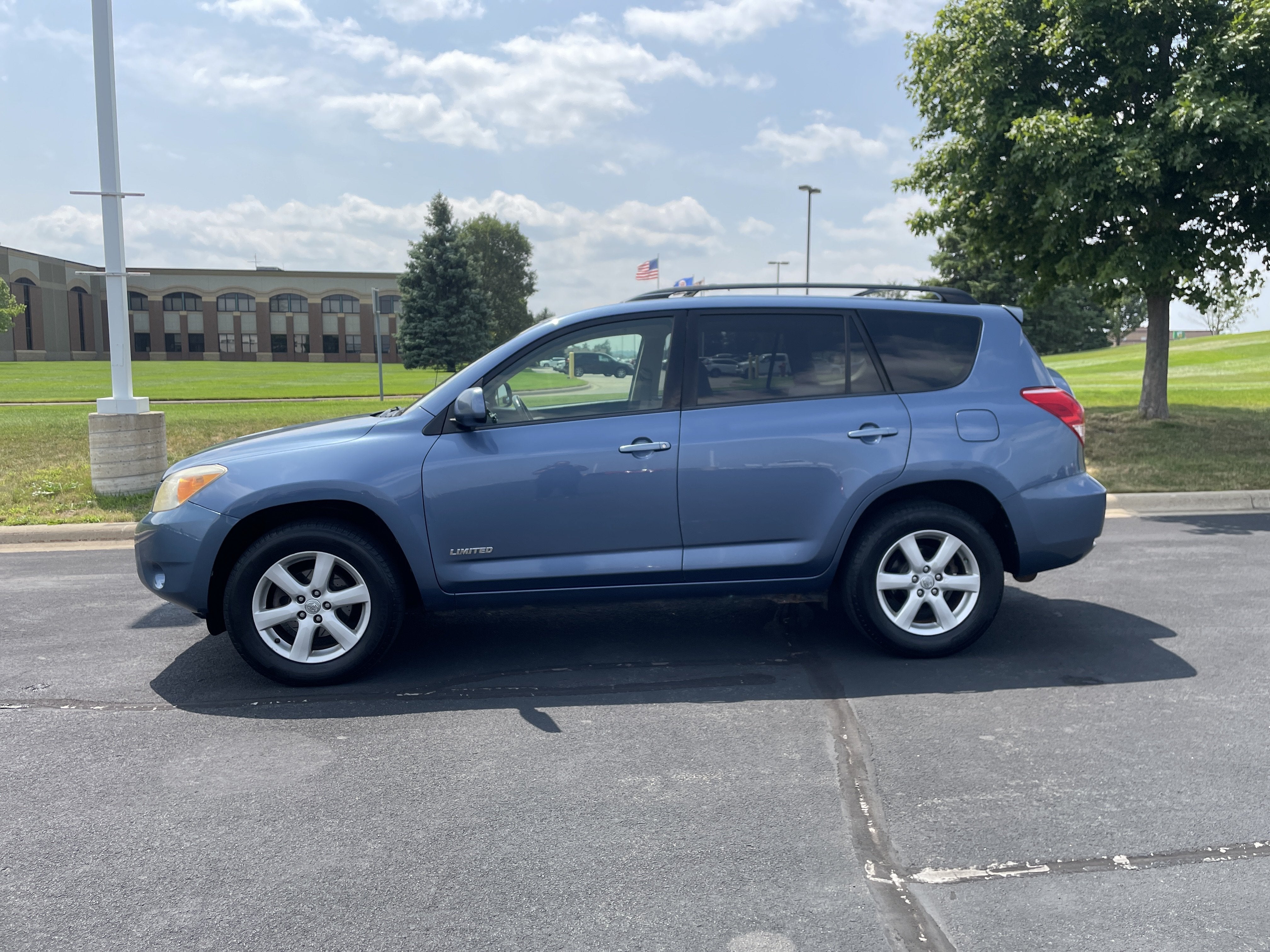 Used 2008 Toyota RAV4 Limited with VIN JTMBK31V685046963 for sale in Belle Plaine, Minnesota